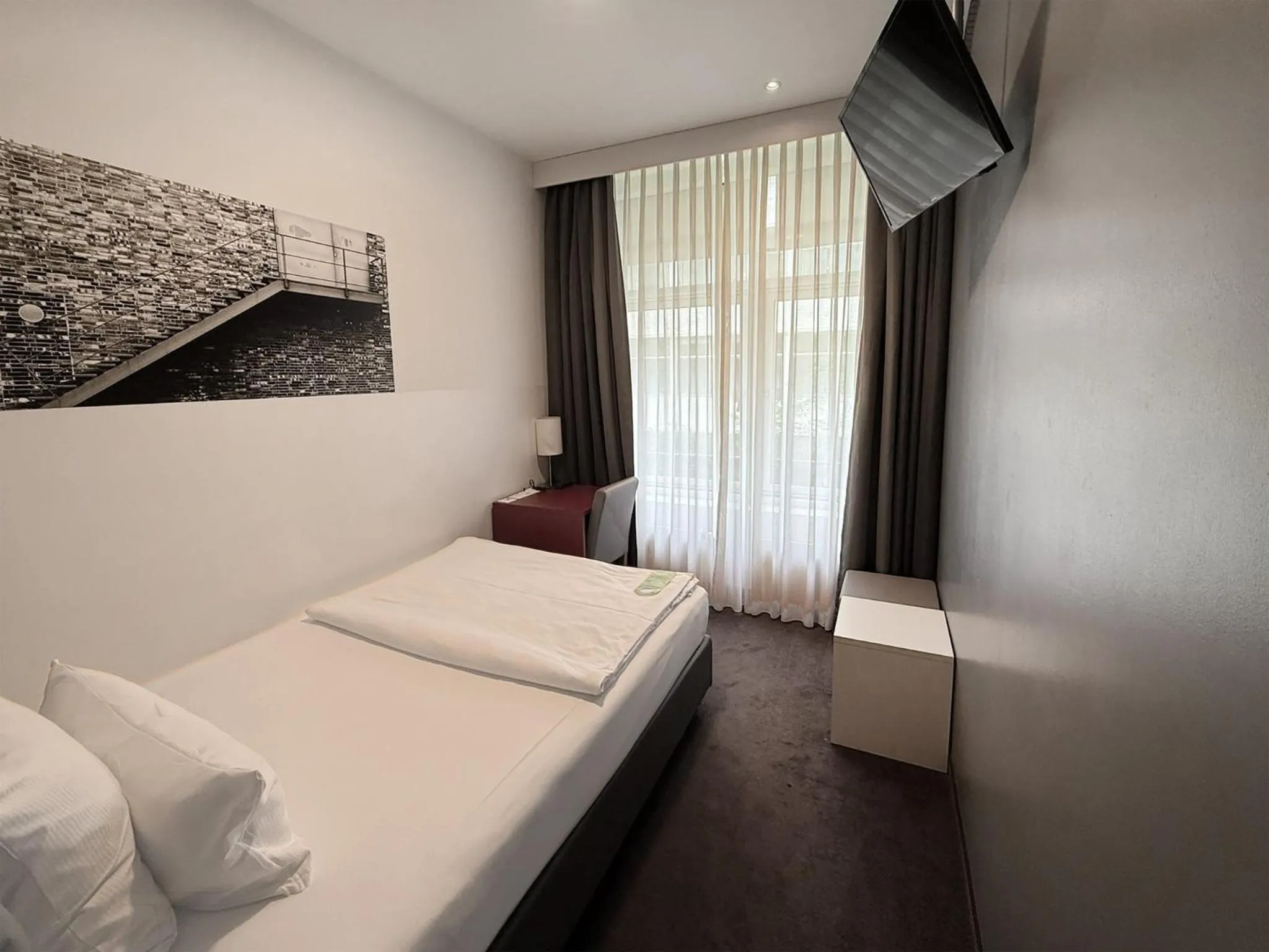 Photo of the whole room, Bed in Garner Hotel Berlin - Gendarmenmarkt by IHG