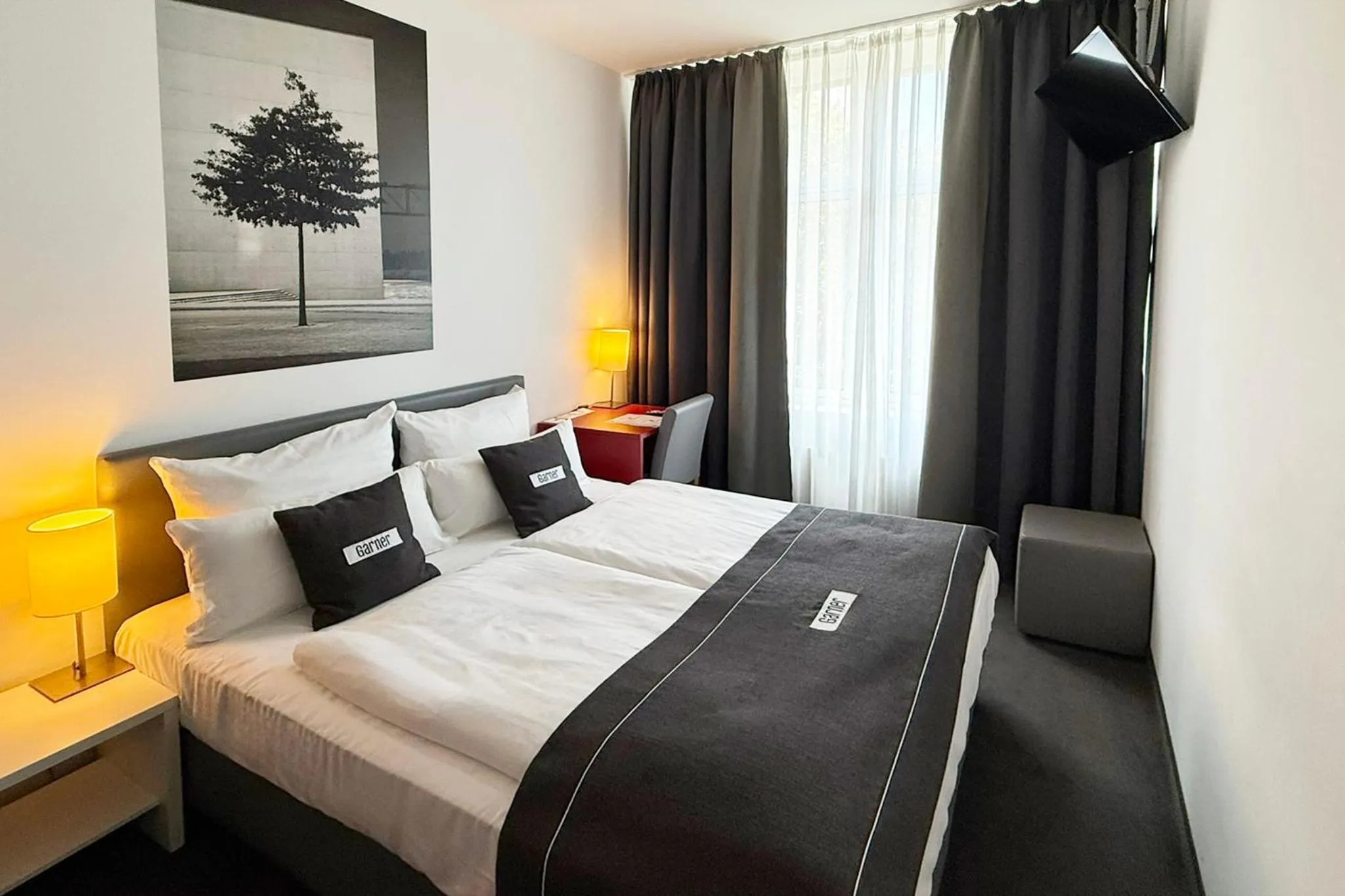 Photo of the whole room, Bed in Garner Hotel Berlin - Gendarmenmarkt by IHG