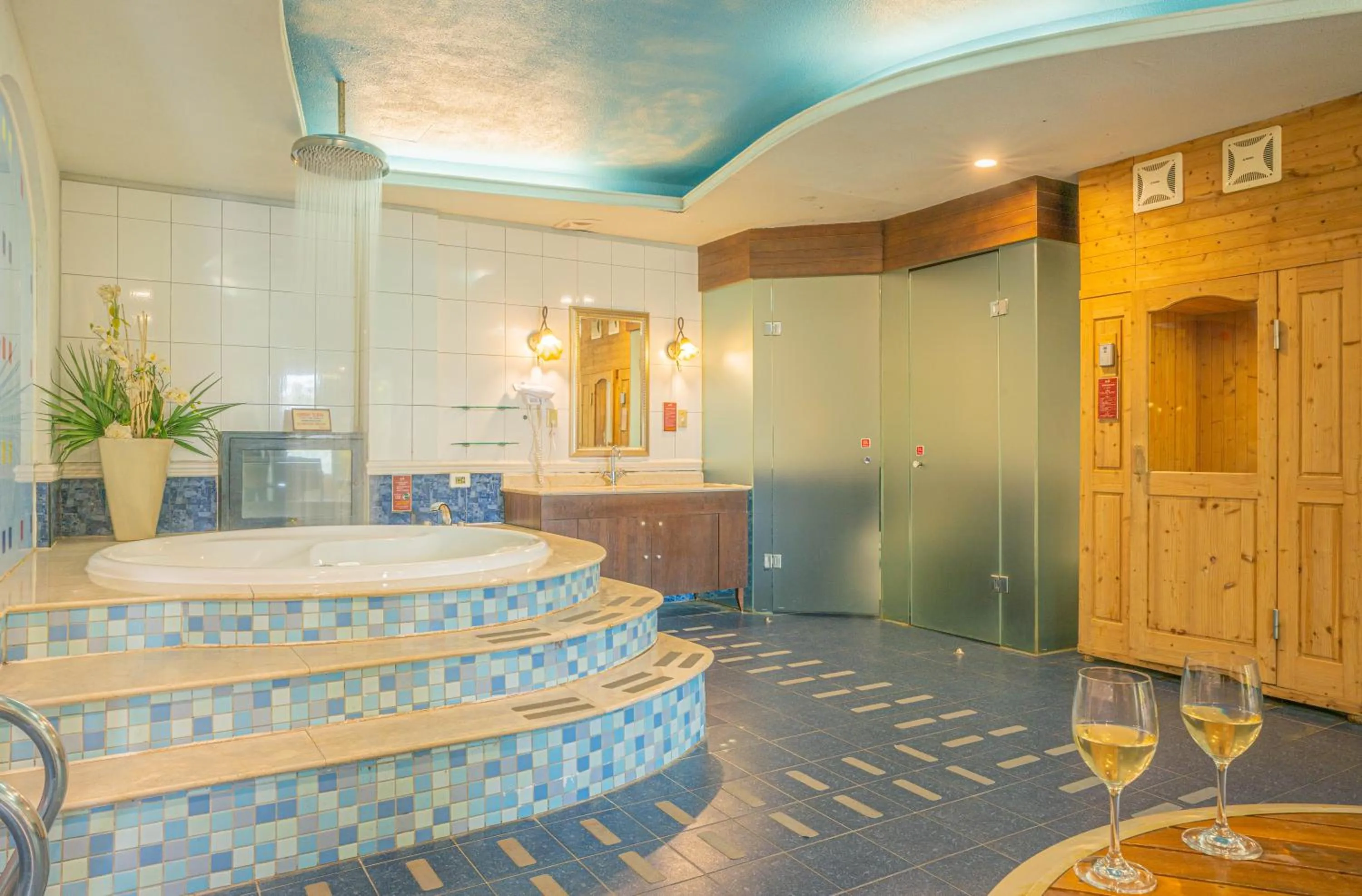 Seating area in Regale Motel