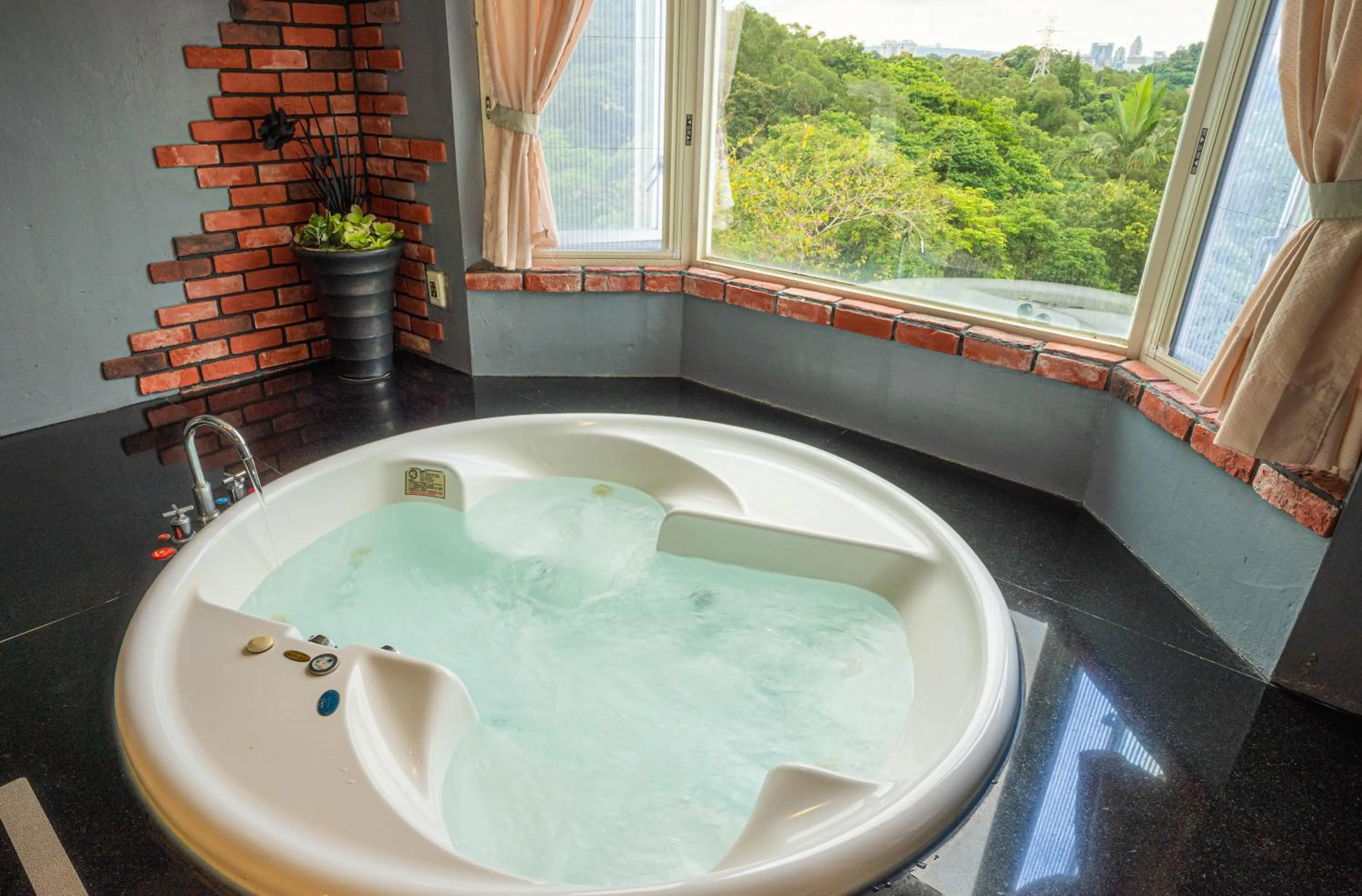 Bath in Regale Motel