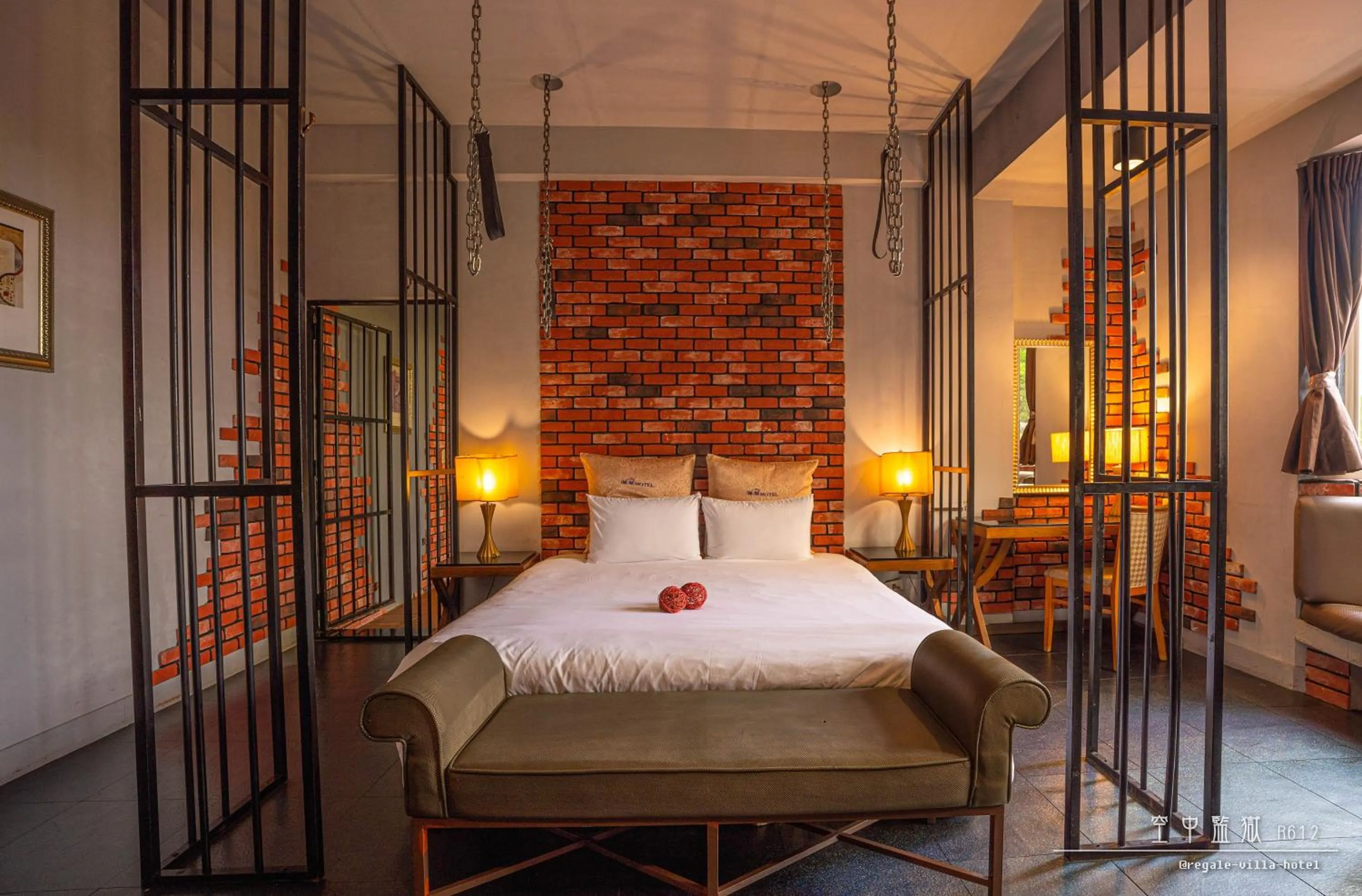 Bedroom, Bed in Regale Motel