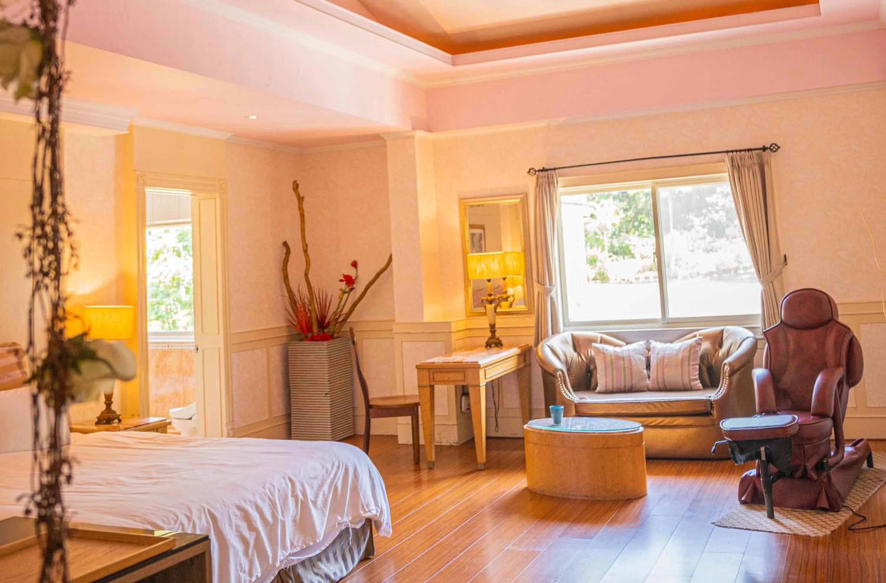 Bedroom, Bed in Regale Motel