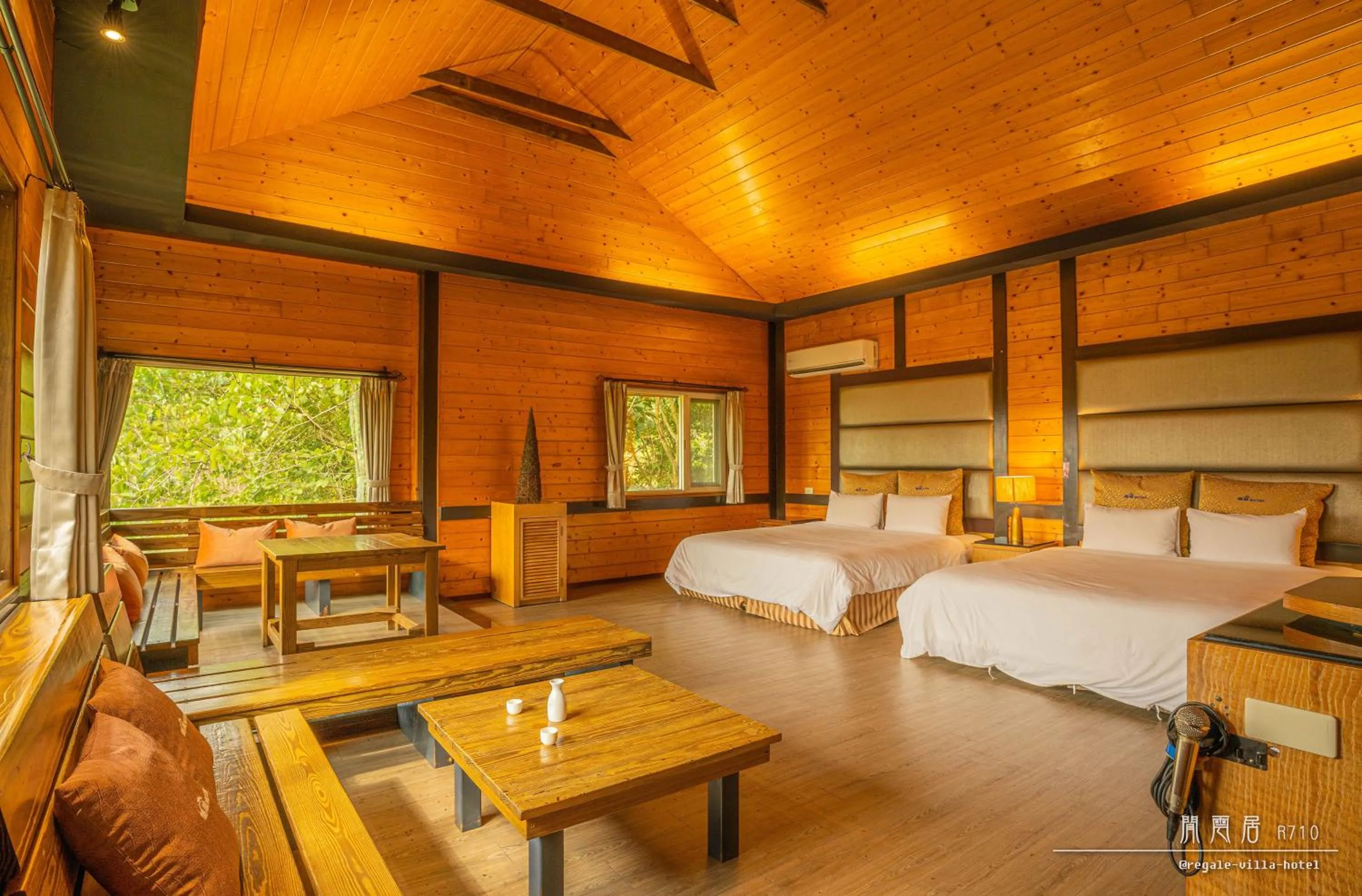 Photo of the whole room, Bed in Regale Motel