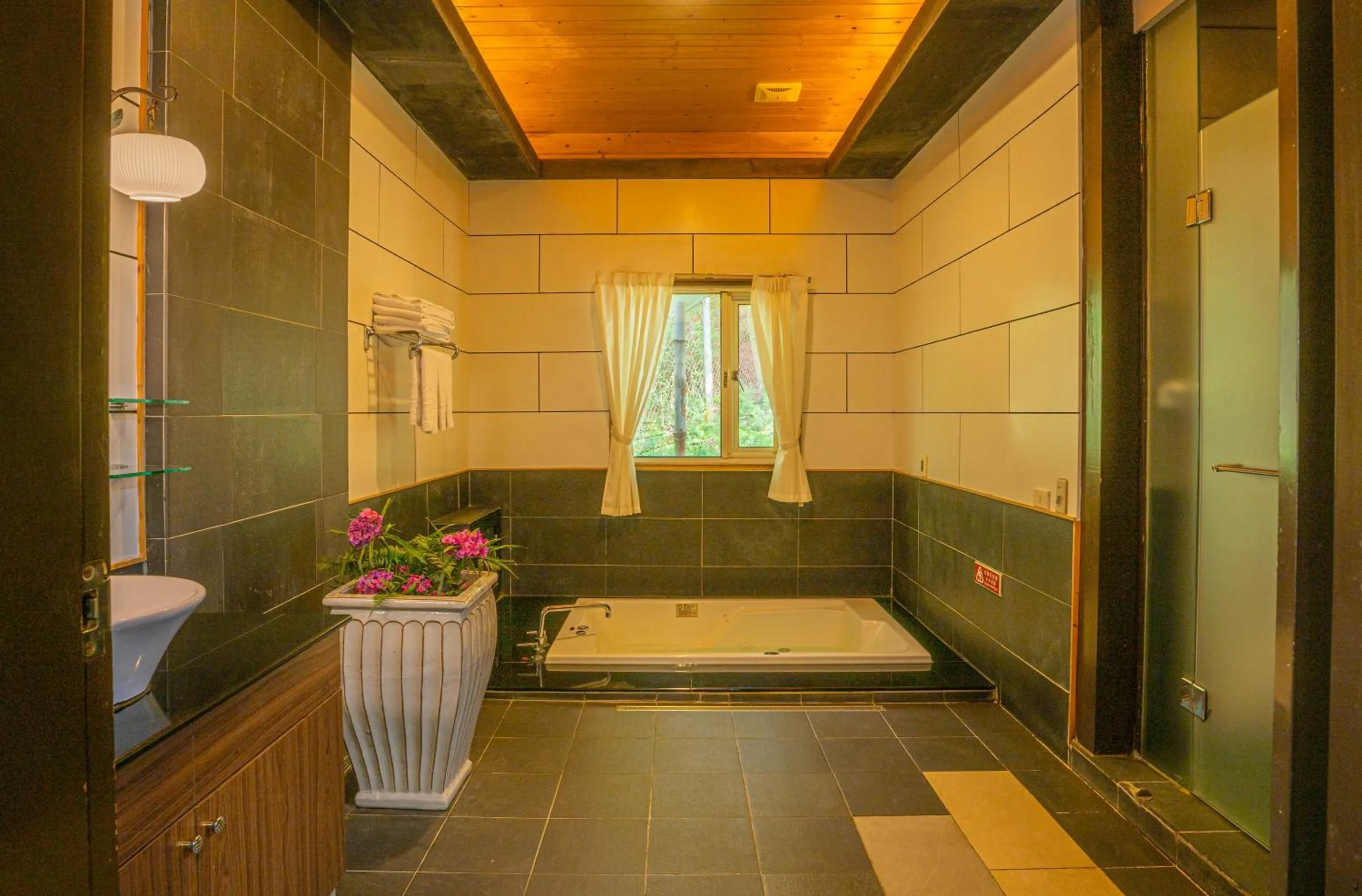 Bath in Regale Motel