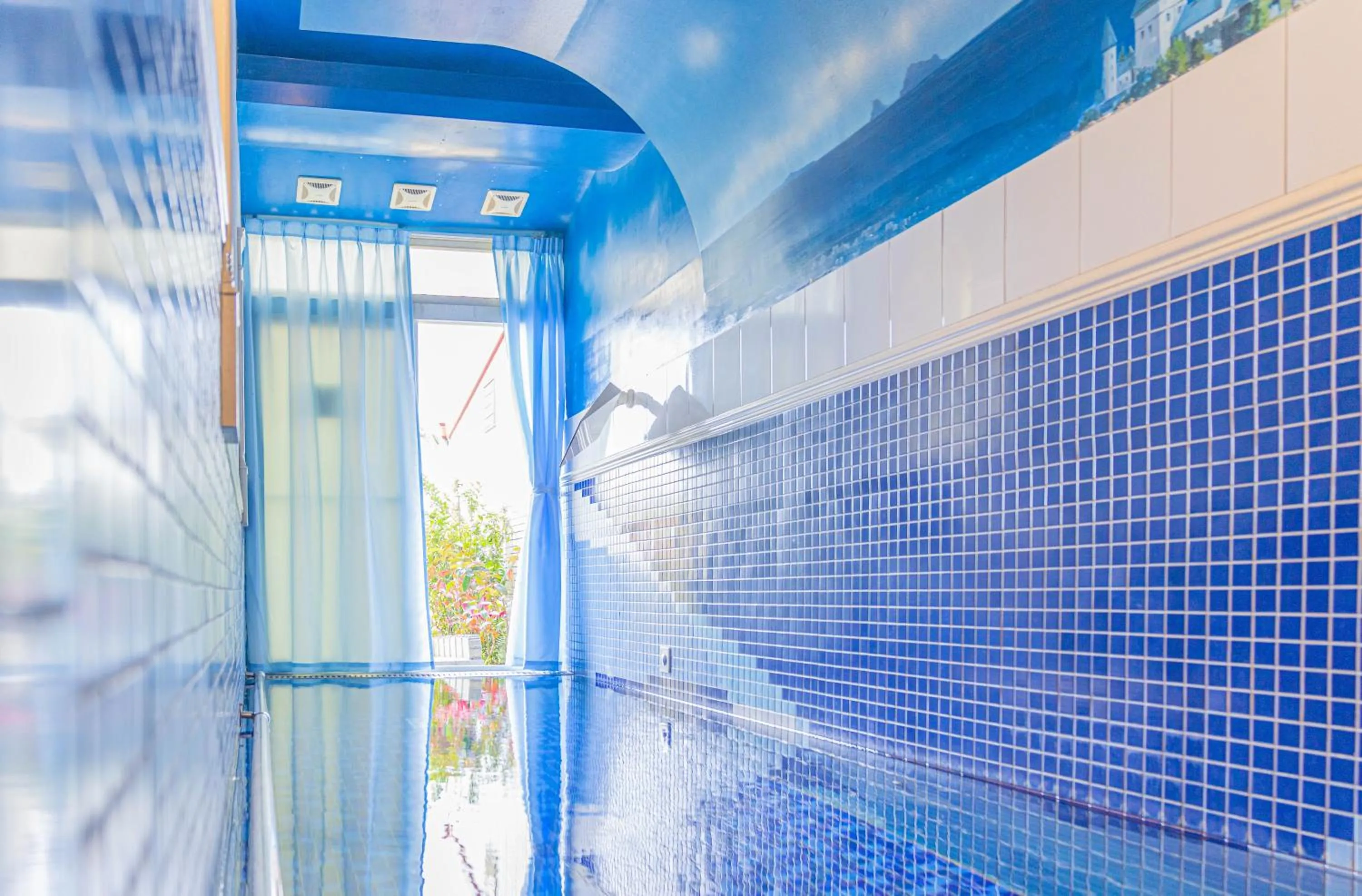 Bathroom in Regale Motel
