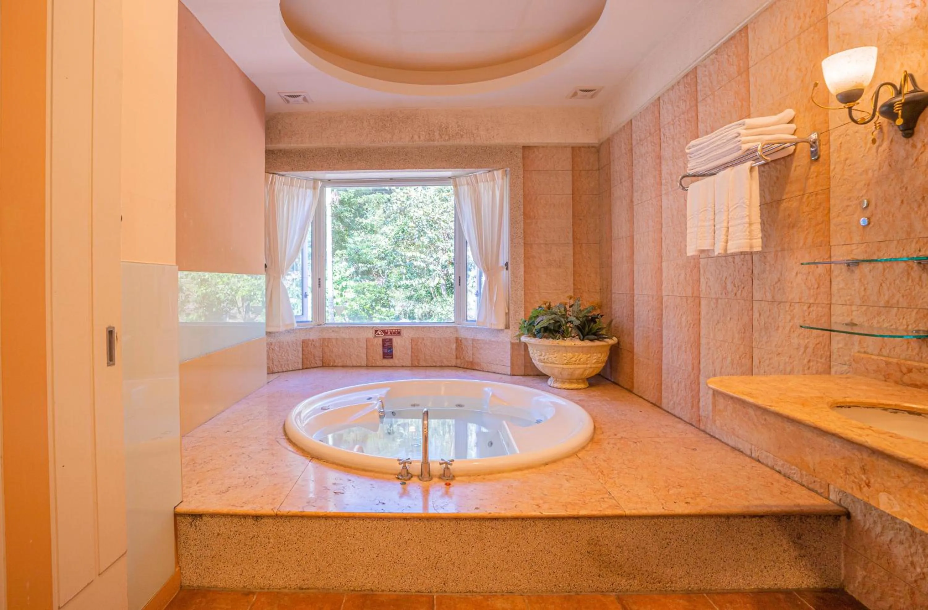 Bathroom in Regale Motel