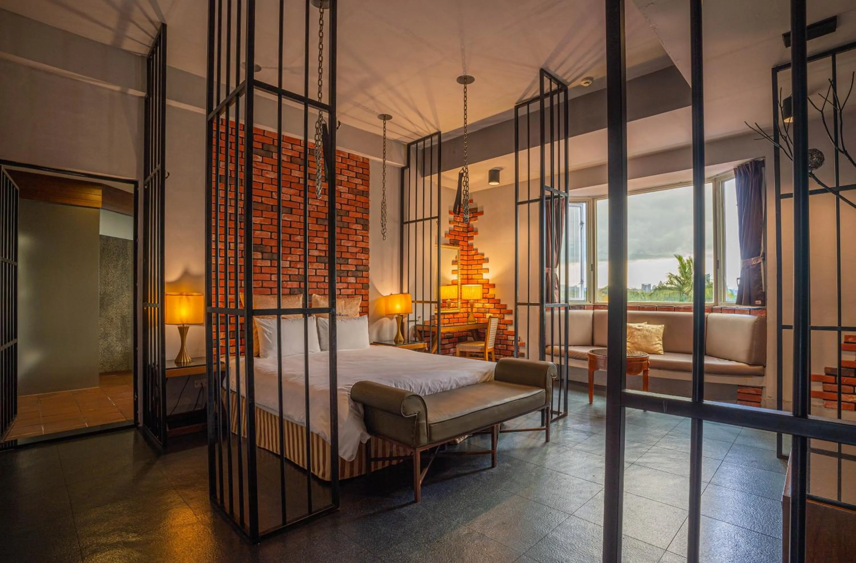 Photo of the whole room, Bed in Regale Motel