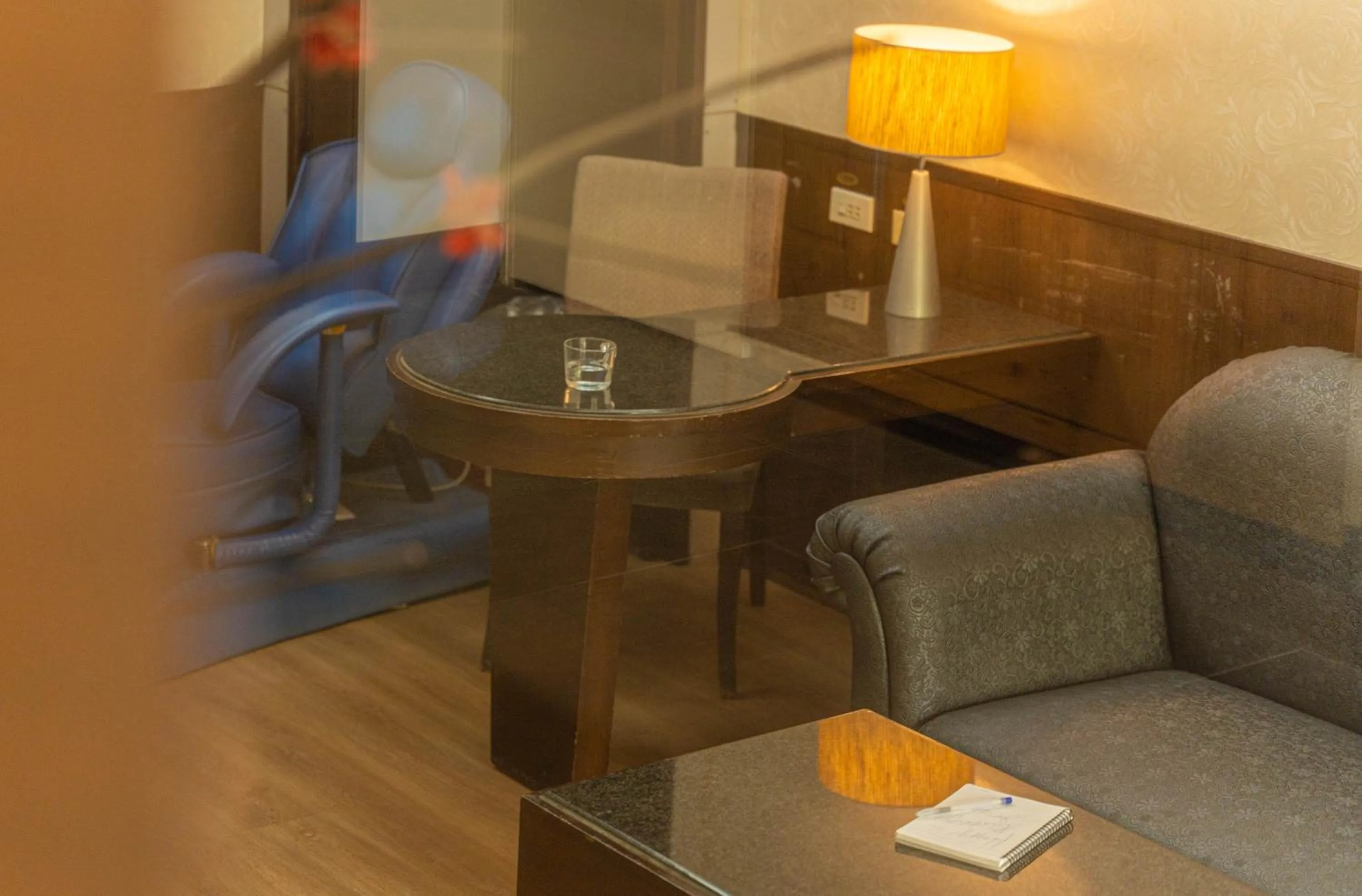 Seating area in Regale Motel