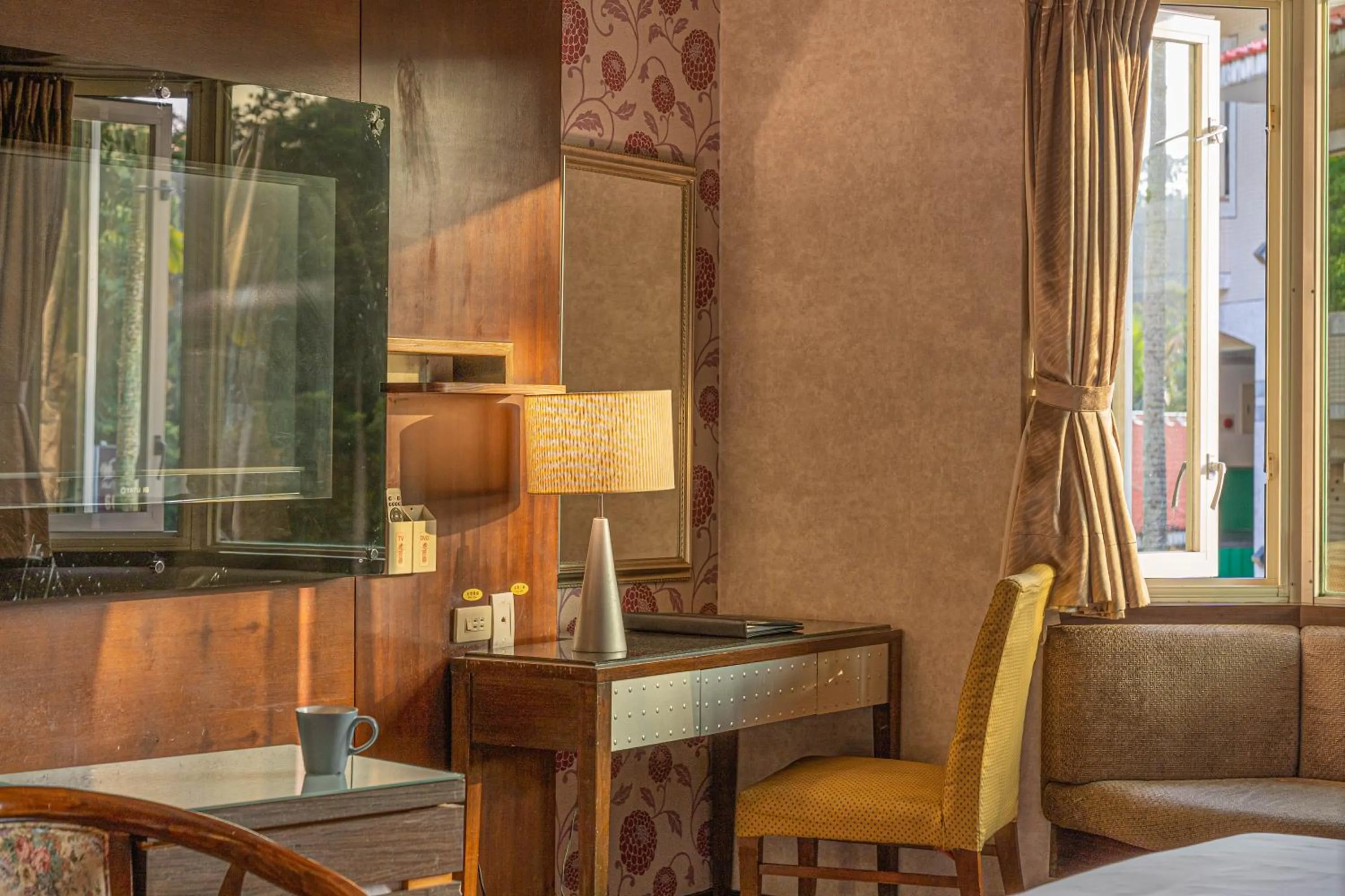 Seating area in Regale Motel