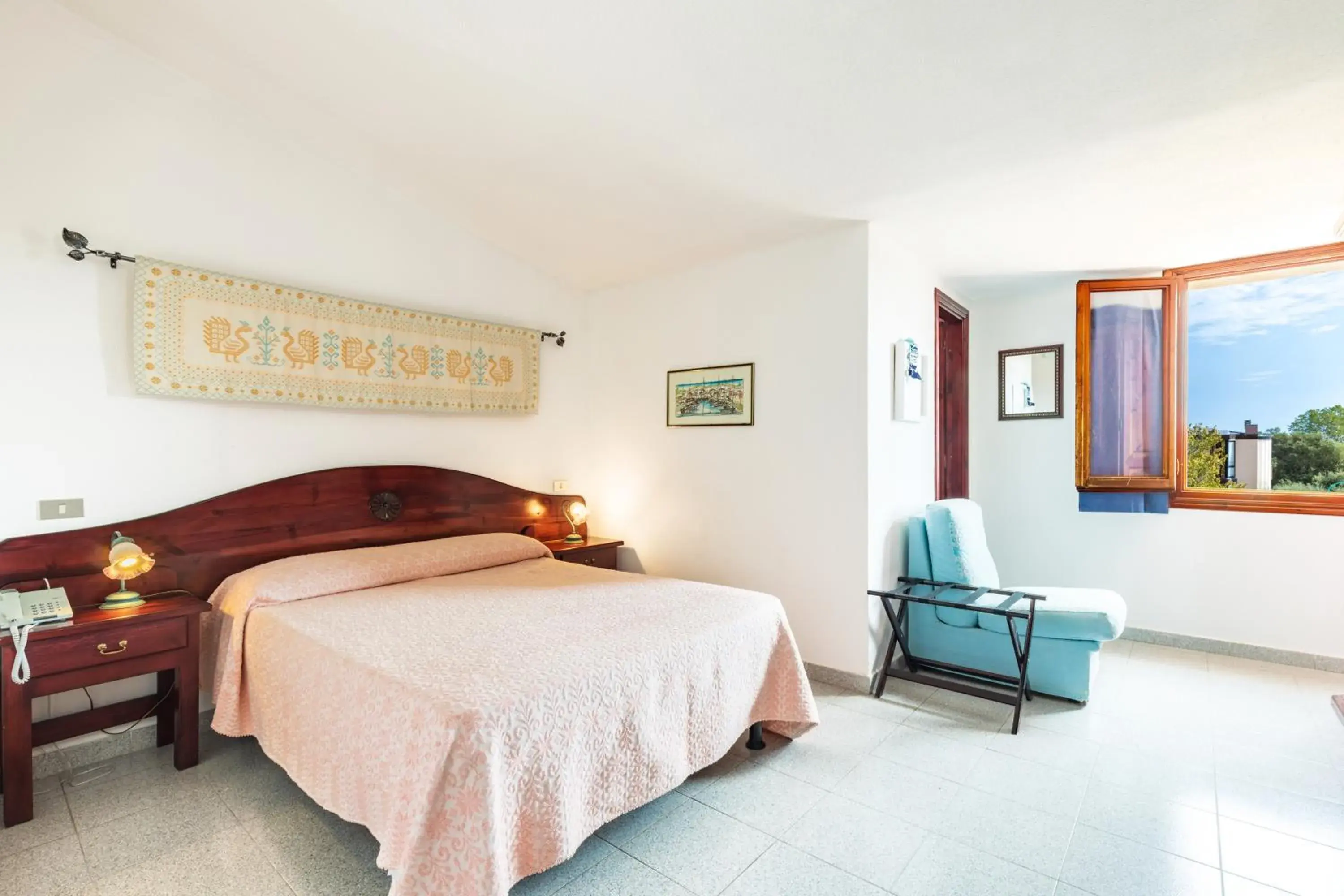 Economy Double Room in Hotel S'Ortale Possibilità di Parcheggio interno e Ristorante all'aperto Economy Double Room in Hotel S'Ortale Possibilità di Parcheggio interno e Ristorante all'aperto