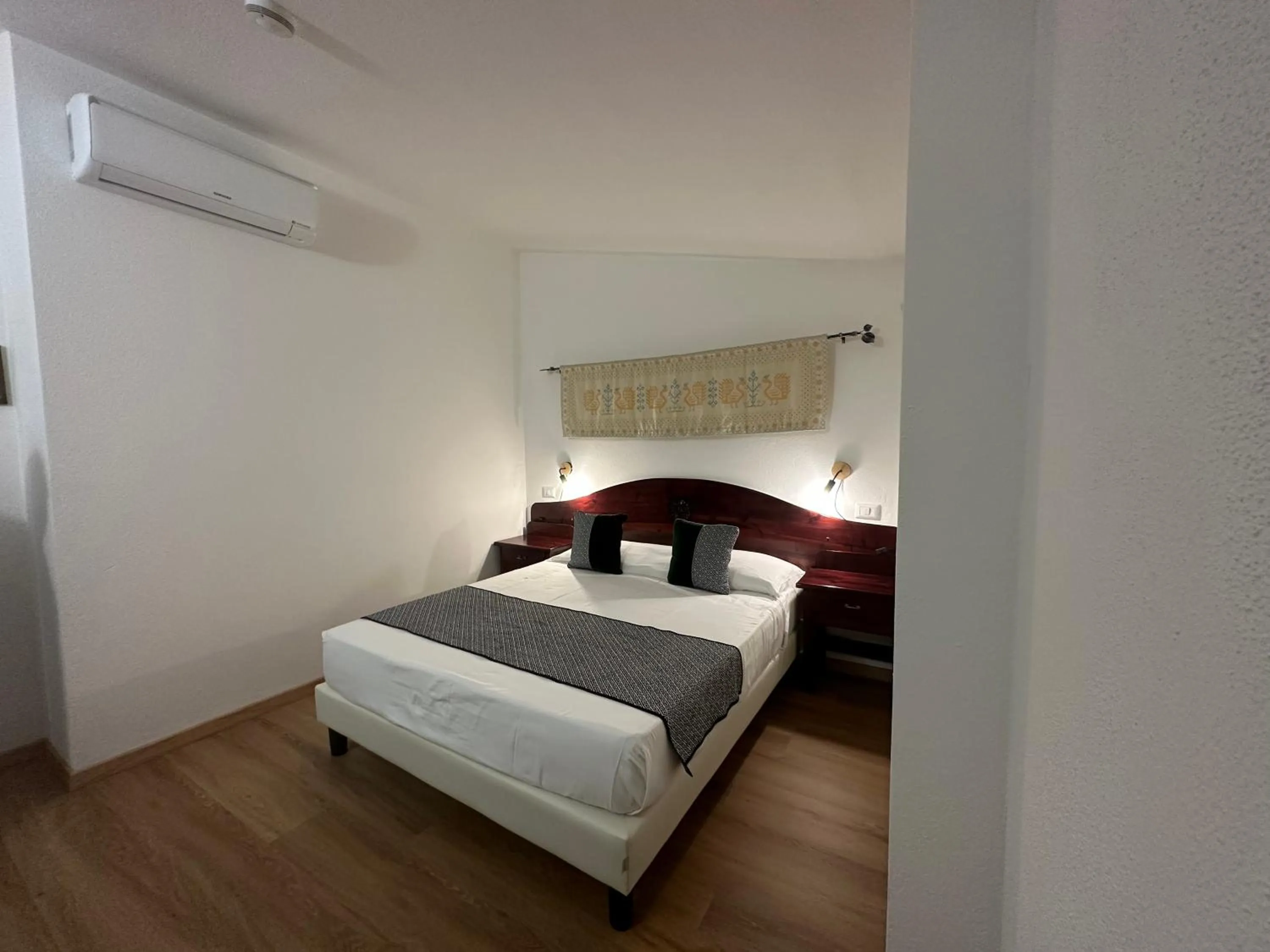 Bed in Hotel S'Ortale Possibilità di Parcheggio interno e Ristorante all'aperto