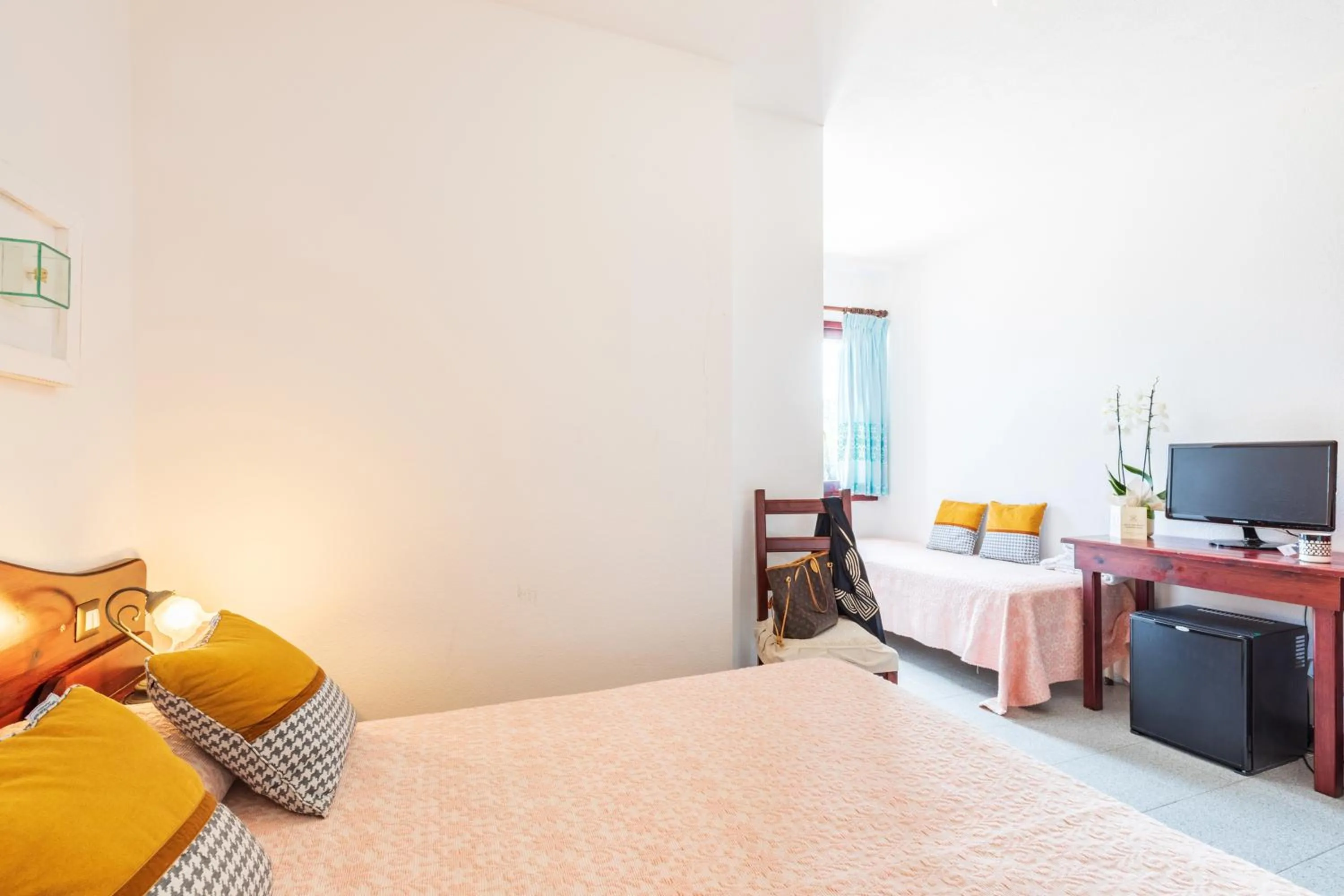 Photo of the whole room, Bed in Hotel S'Ortale Possibilità di Parcheggio interno e Ristorante all'aperto