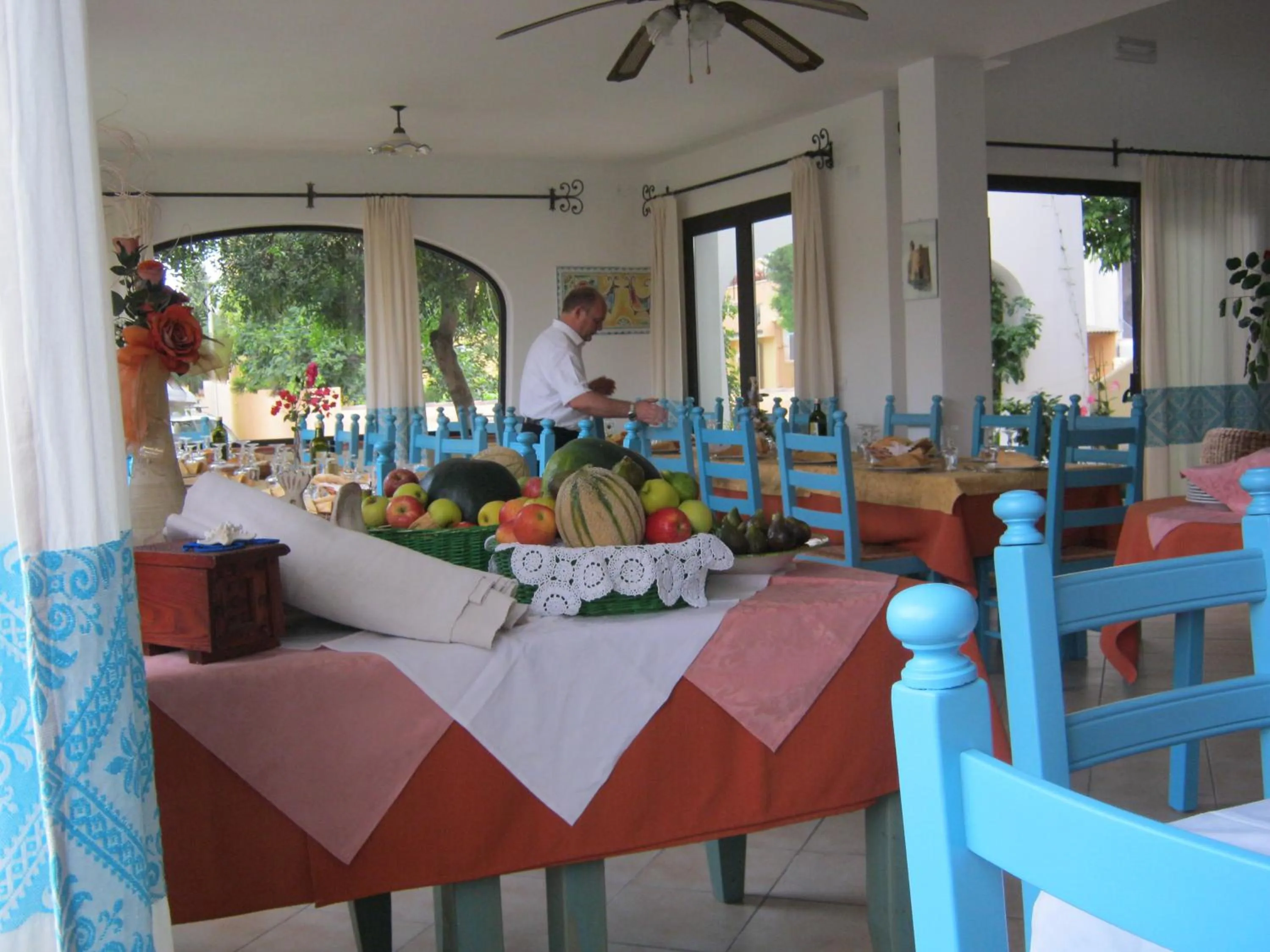 Restaurant/places to eat in Hotel S'Ortale Possibilità di Parcheggio interno e Ristorante all'aperto