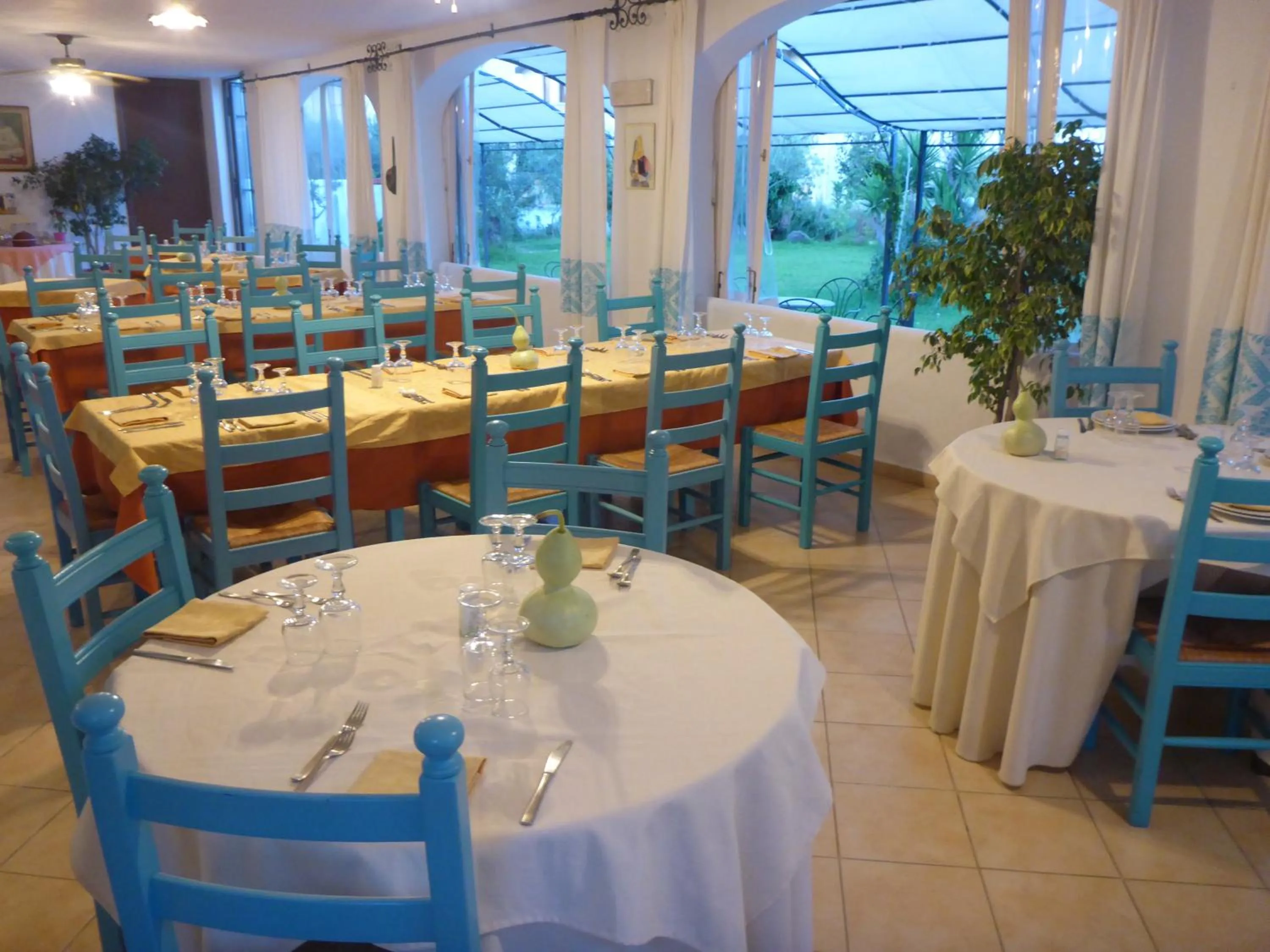 Restaurant/places to eat in Hotel S'Ortale Possibilità di Parcheggio interno e Ristorante all'aperto