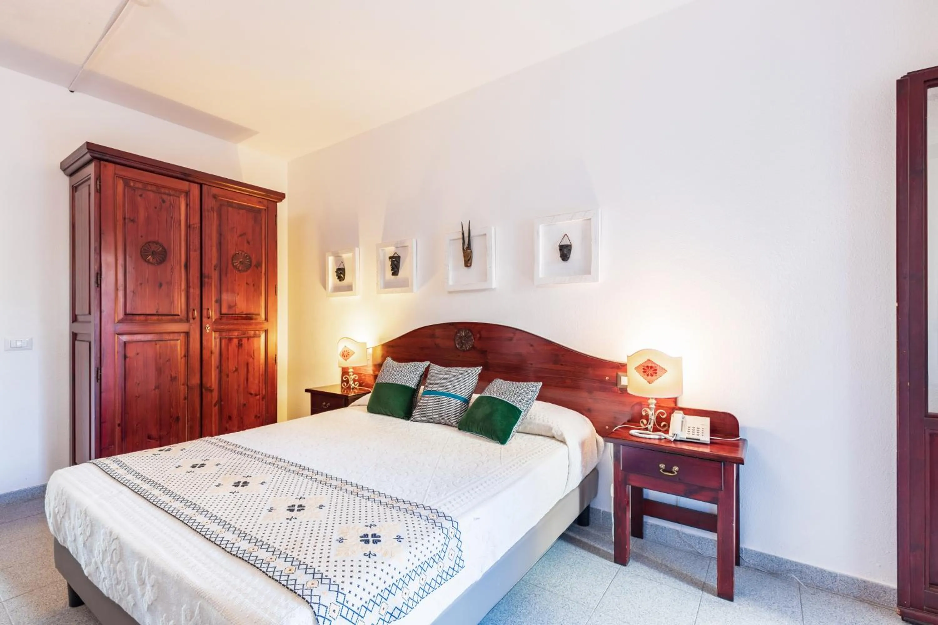 Bed in Hotel S'Ortale Possibilità di Parcheggio interno e Ristorante all'aperto