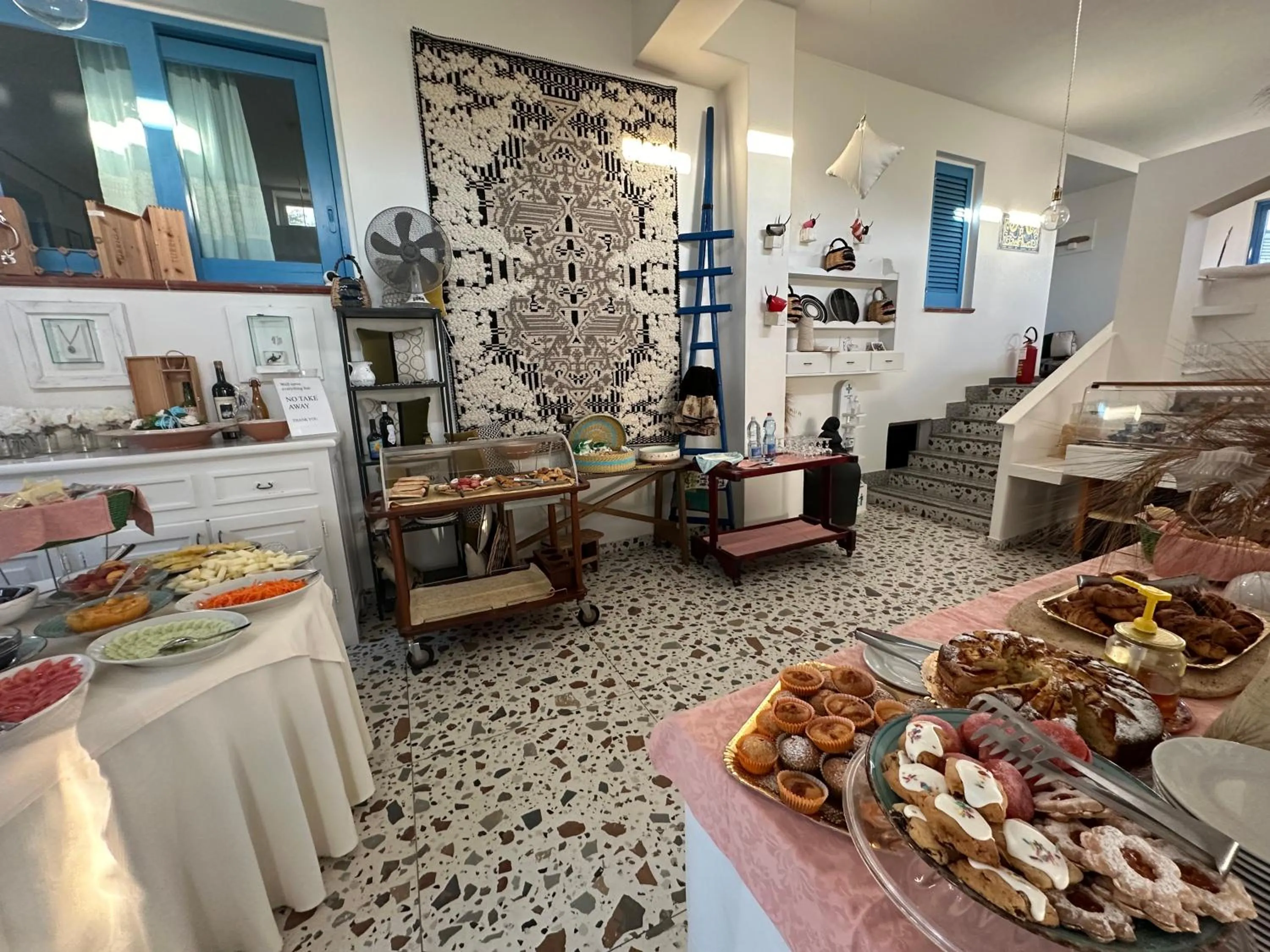 Kitchen or kitchenette in Hotel S'Ortale Possibilità di Parcheggio interno e Ristorante all'aperto