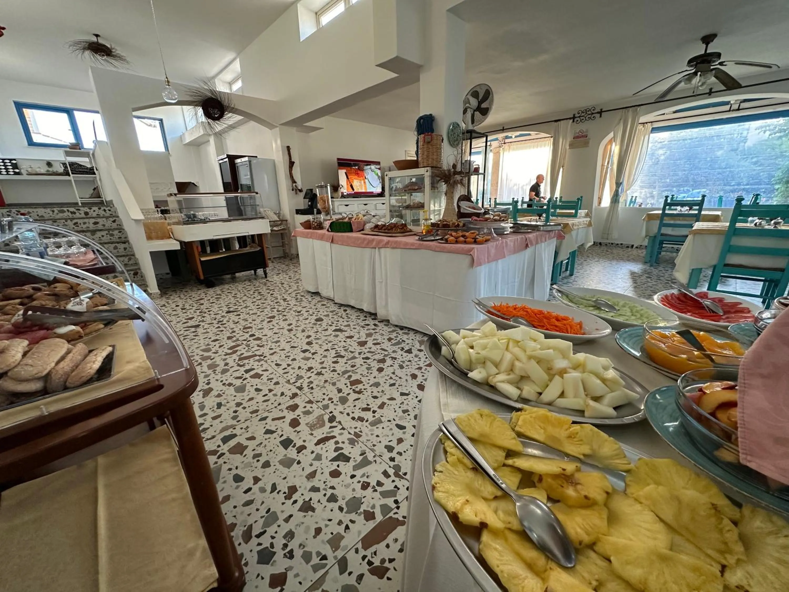 Kitchen or kitchenette in Hotel S'Ortale Possibilità di Parcheggio interno e Ristorante all'aperto