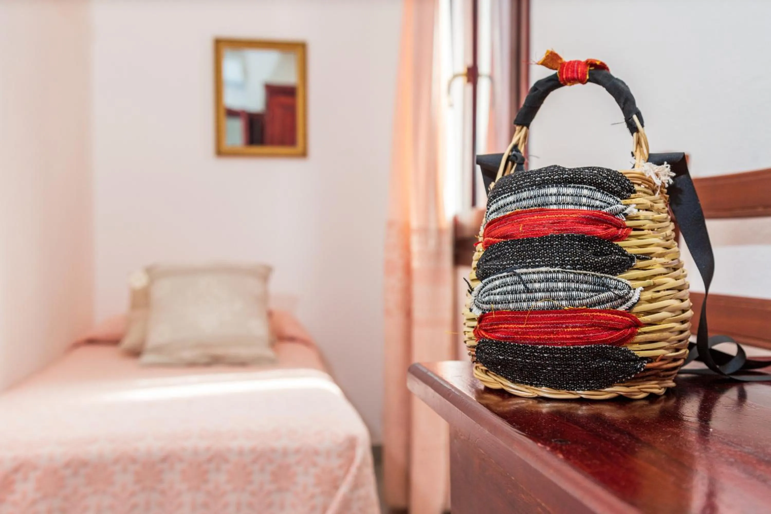 Bed in Hotel S'Ortale Possibilità di Parcheggio interno e Ristorante all'aperto