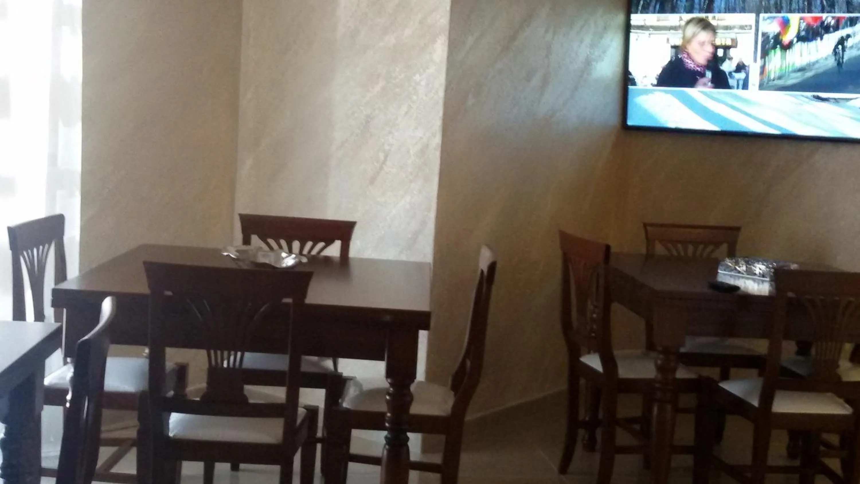 Communal lounge/ TV room in Daphnae House