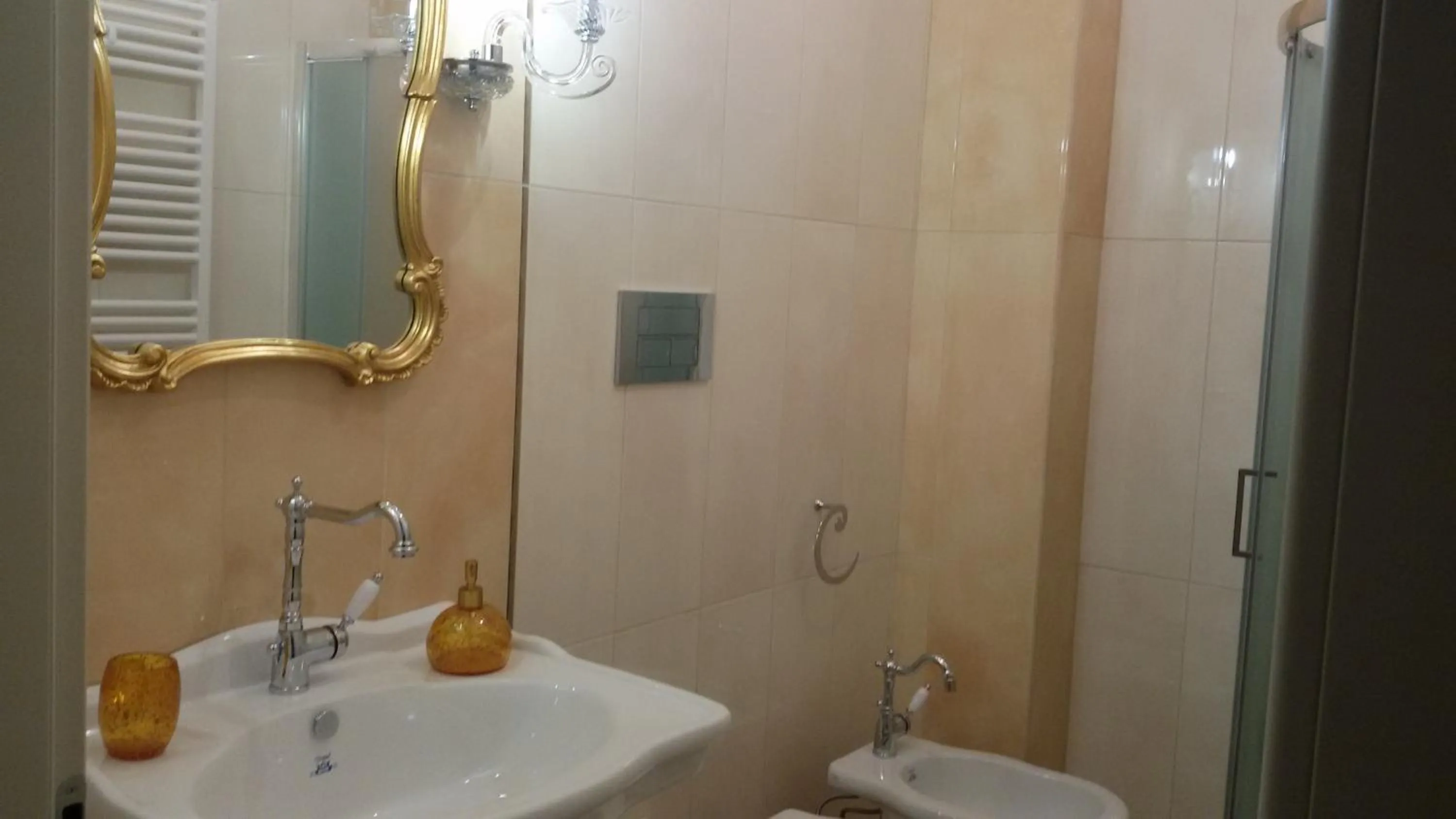 Shower in Daphnae House