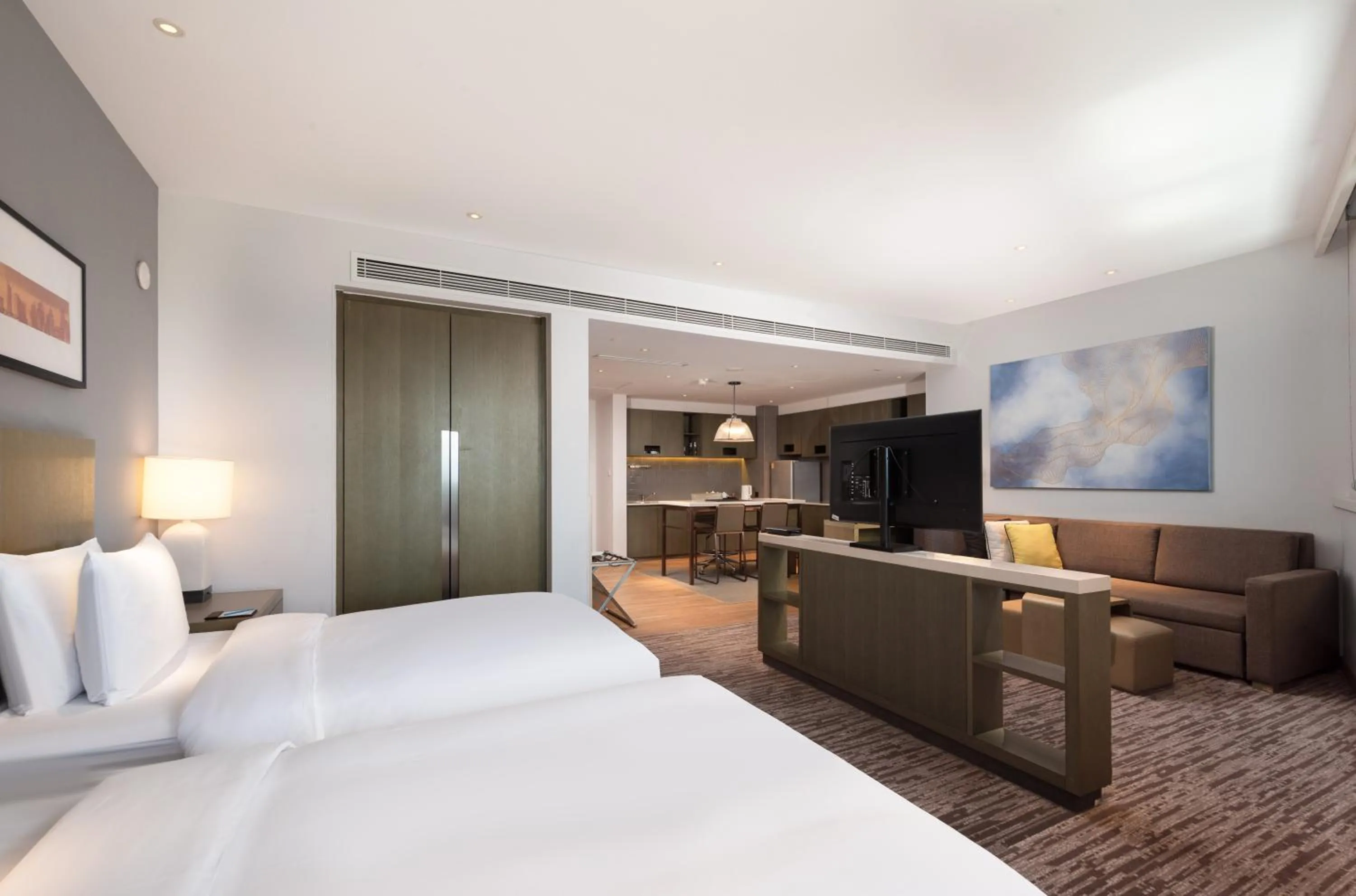 Communal lounge/ TV room, Bed in Hyatt House Yinchuan Yuecaicheng