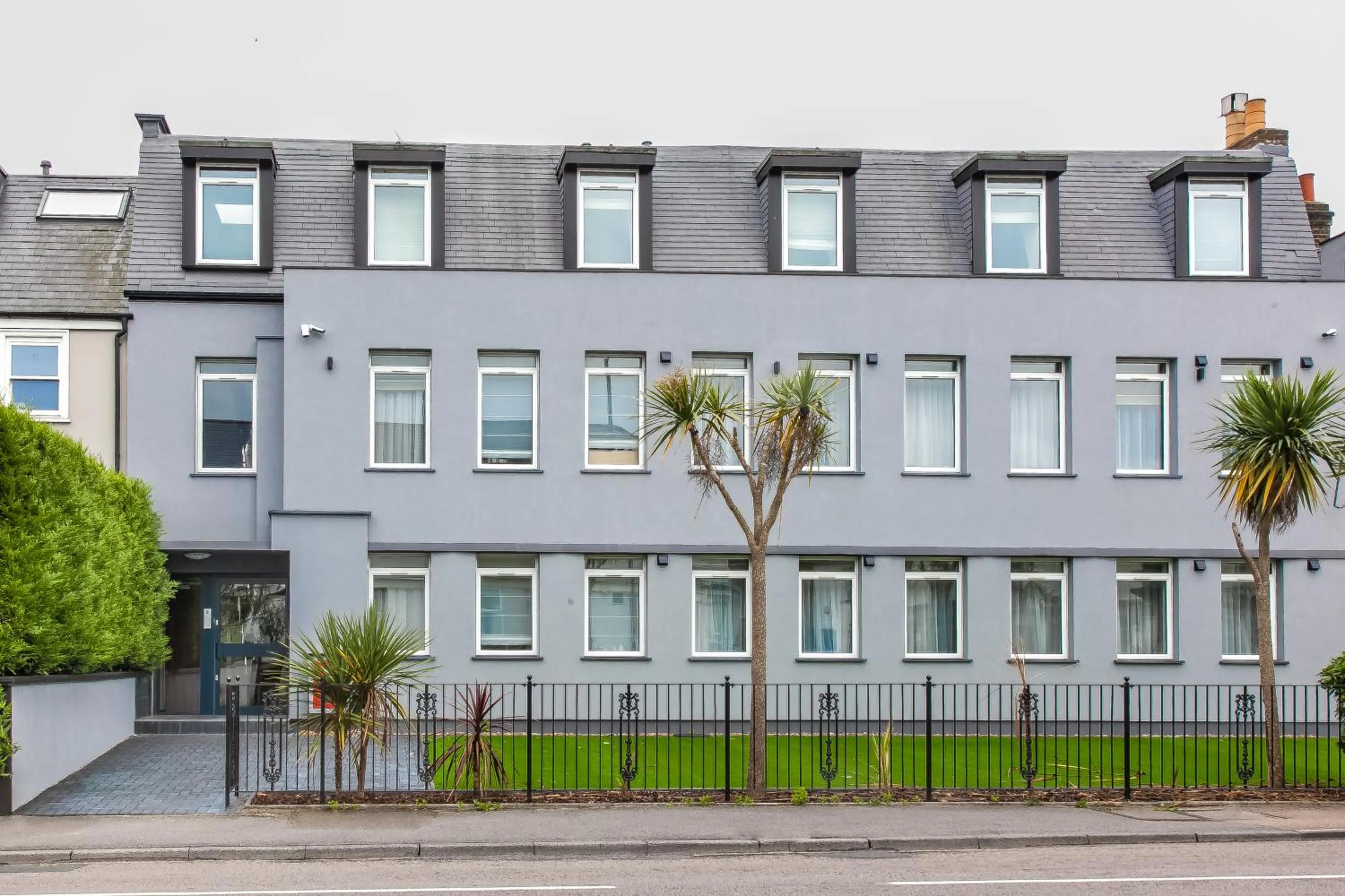 Facade/entrance in Hampton Suites Serviced Apartments