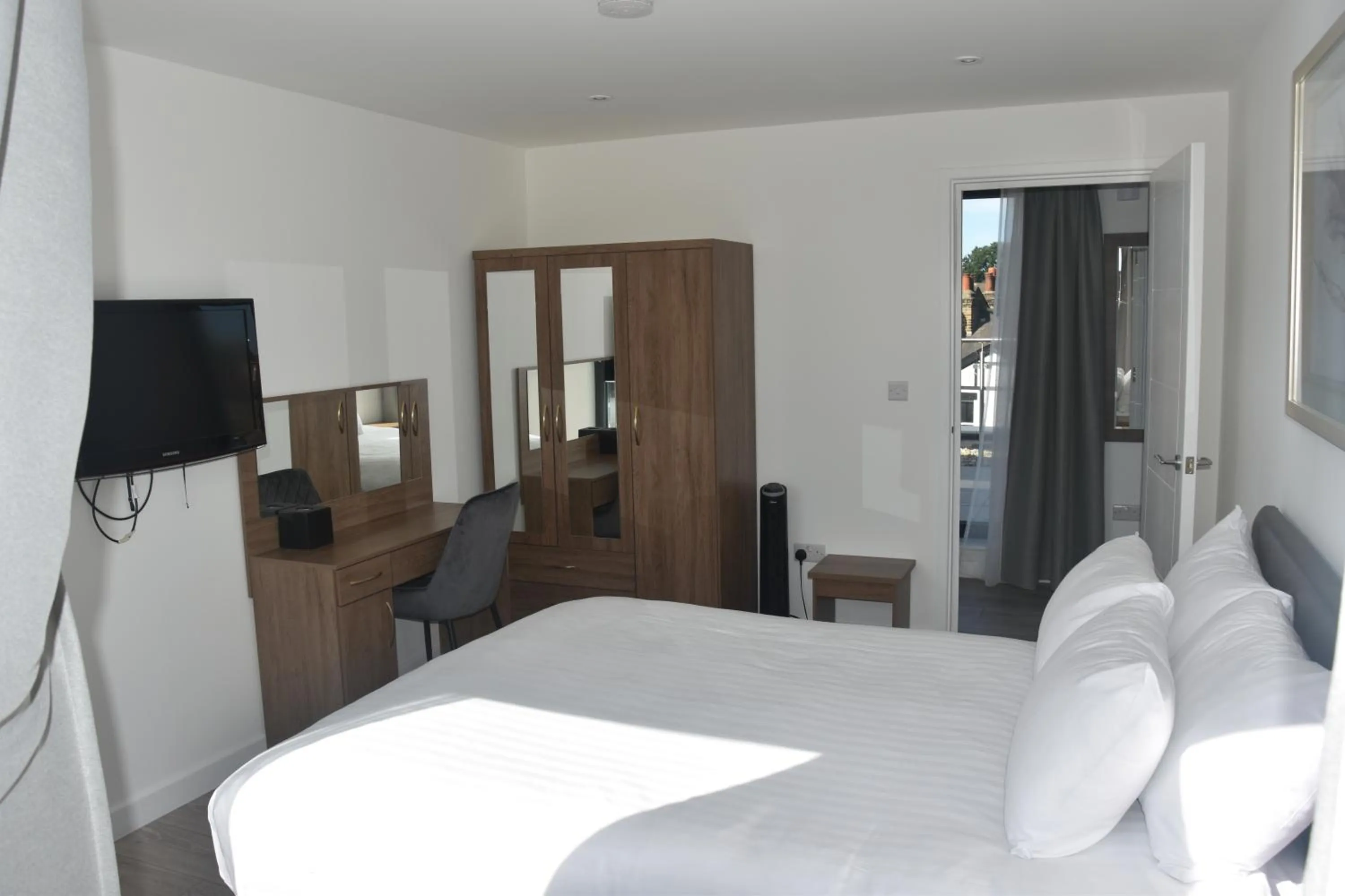 Bed in Hampton Suites Serviced Apartments