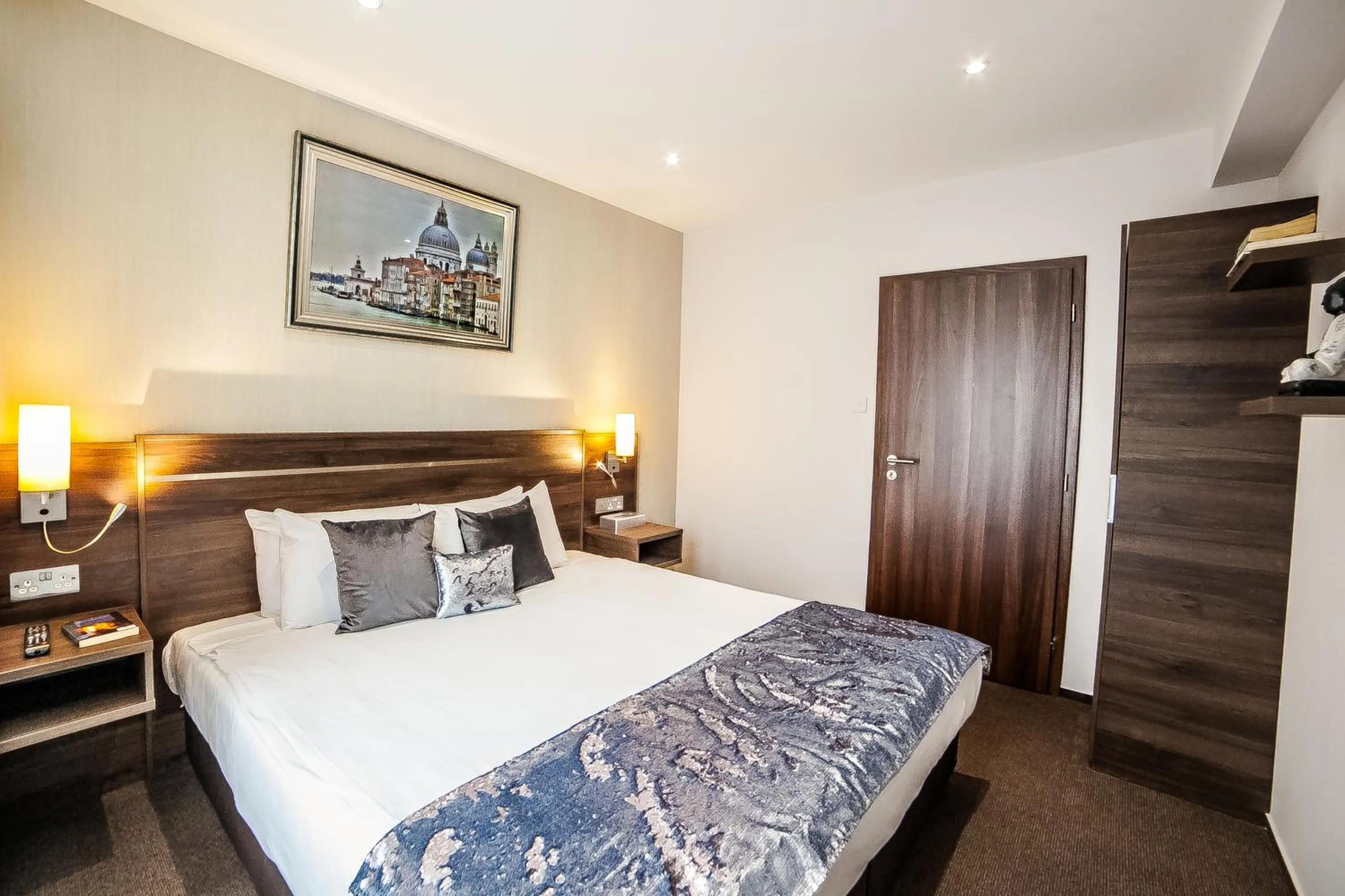 One-Bedroom Apartment in Hampton Suites Serviced Apartments