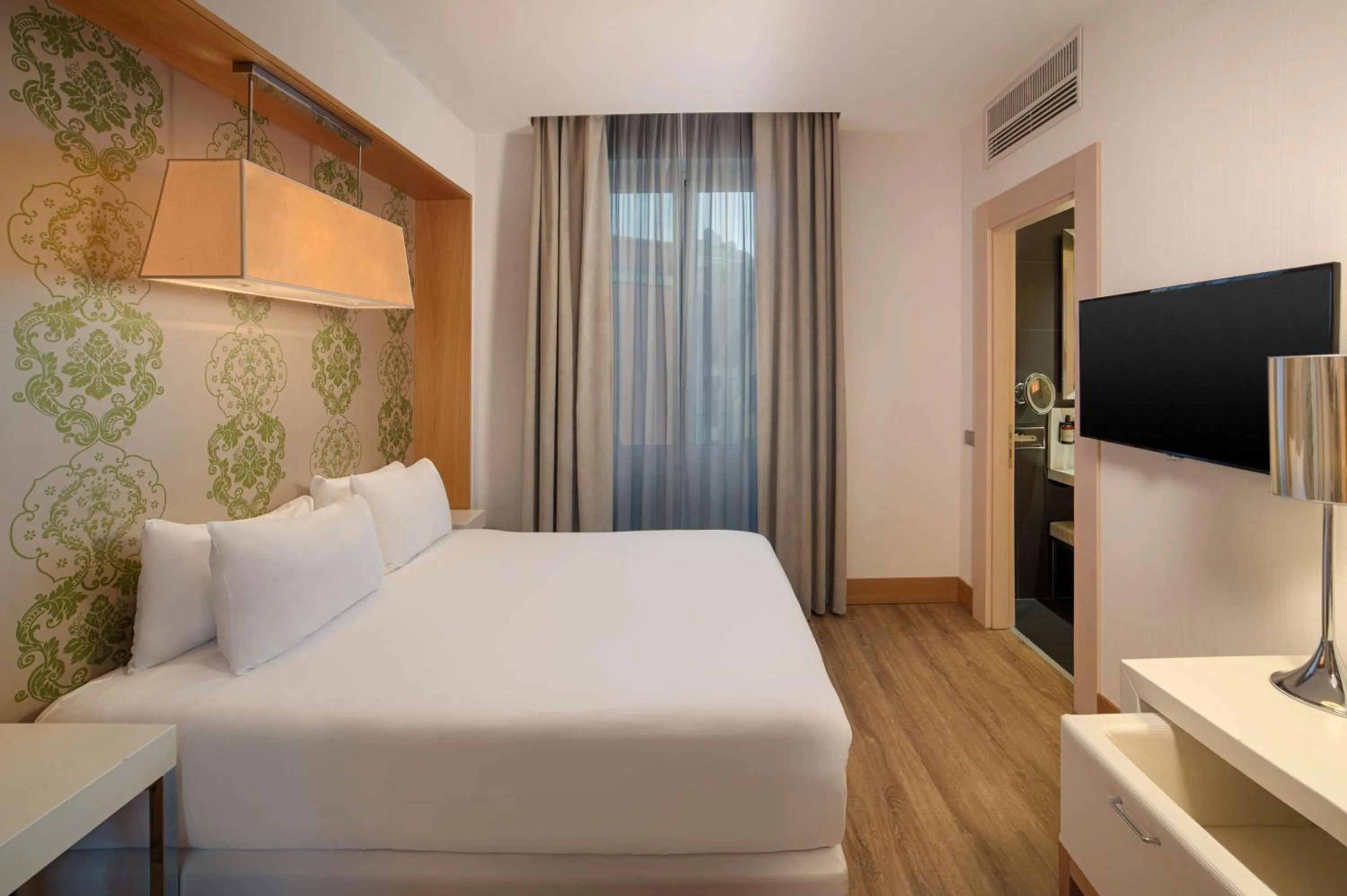 Bedroom, Bed in NH Genova Centro