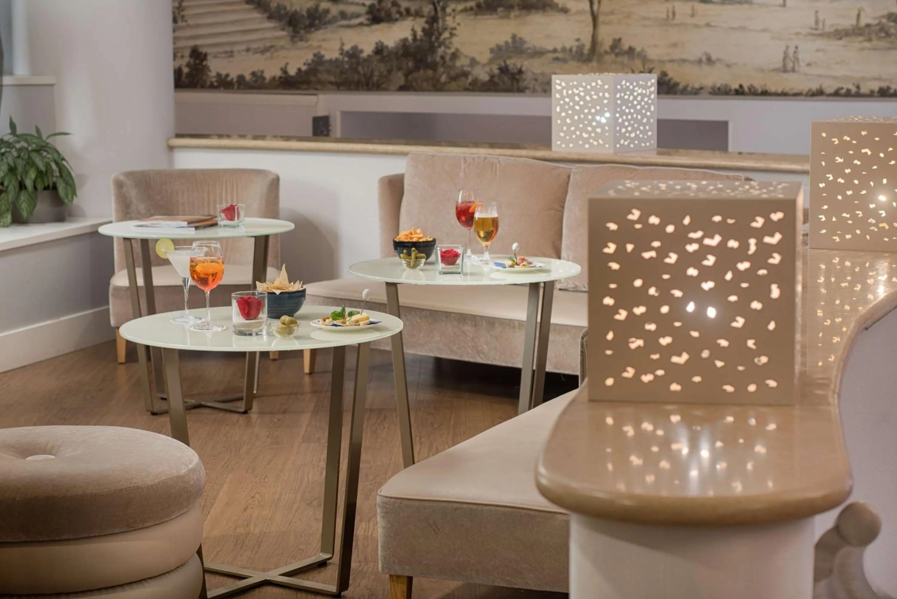 Lounge or bar in NH Genova Centro