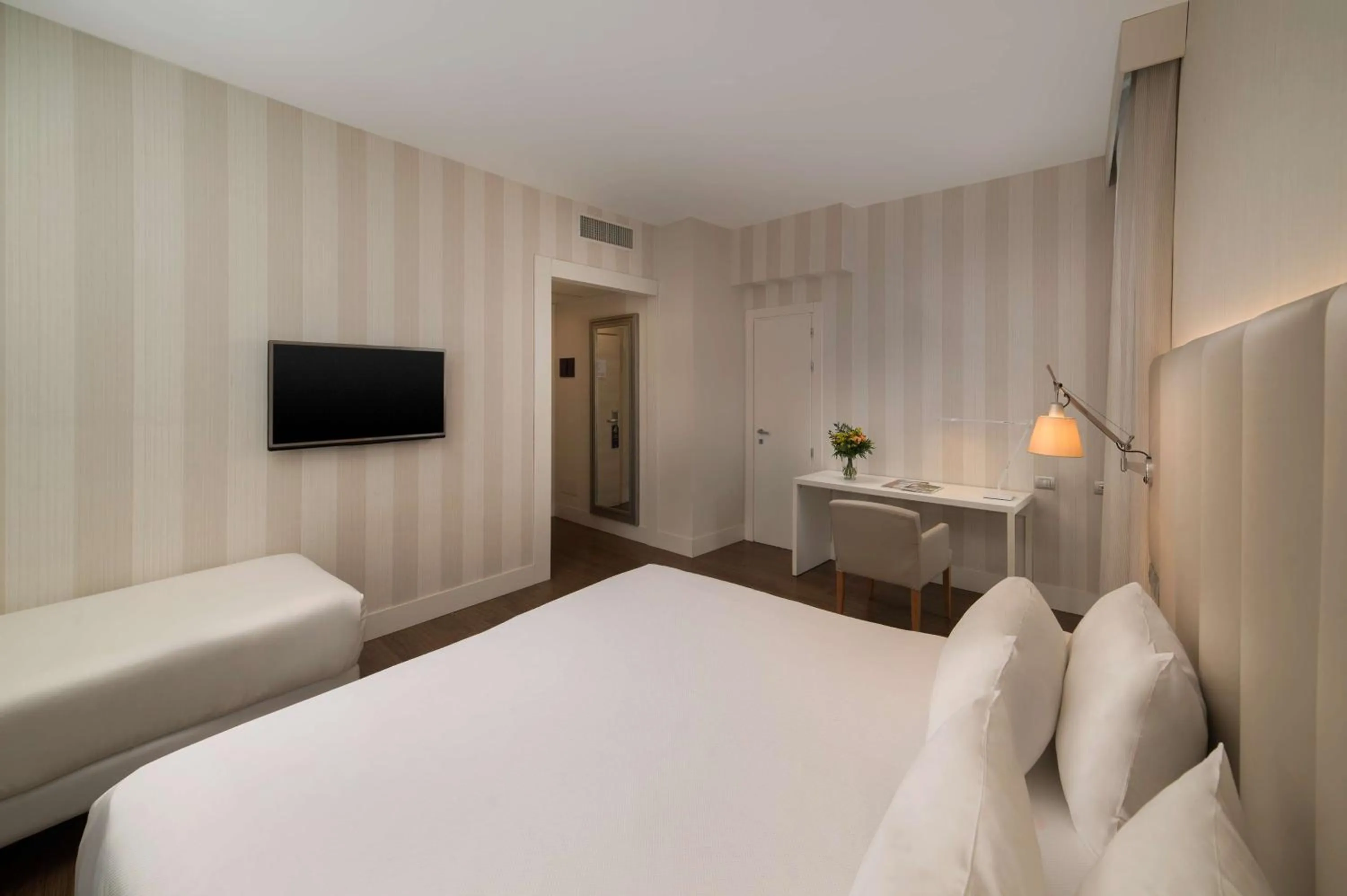 Bedroom, Bed in NH Genova Centro