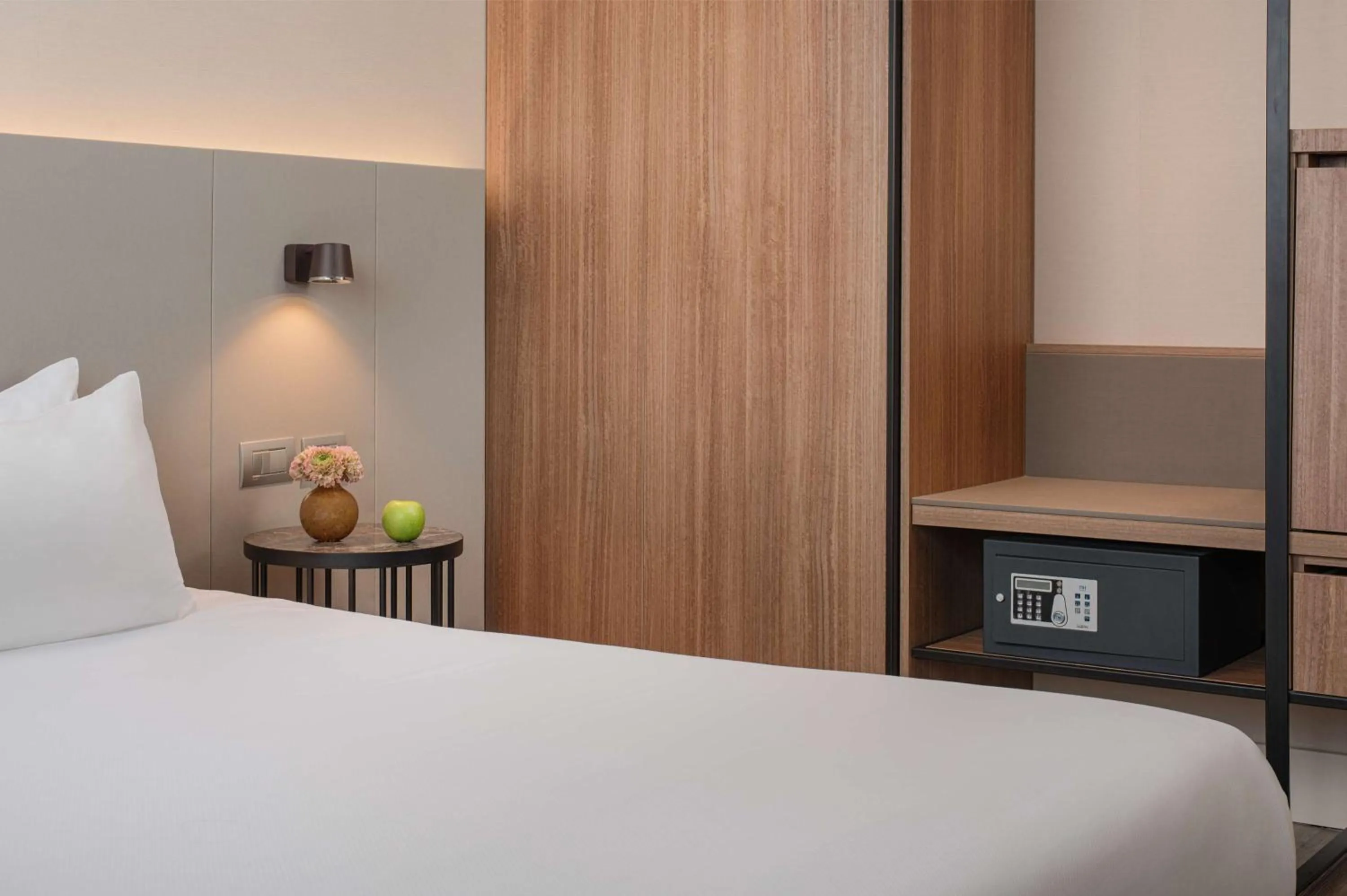 Bedroom, Bed in NH Trieste