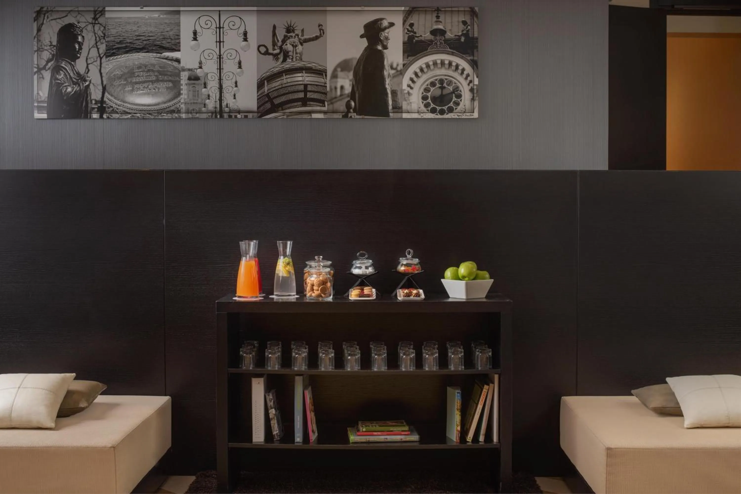 Lobby or reception in NH Trieste