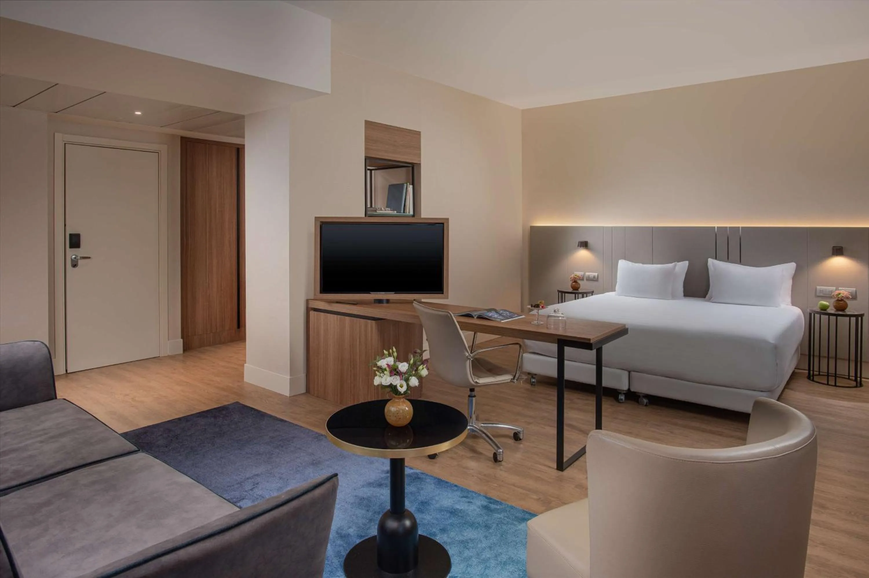 Photo of the whole room, Bed in NH Trieste