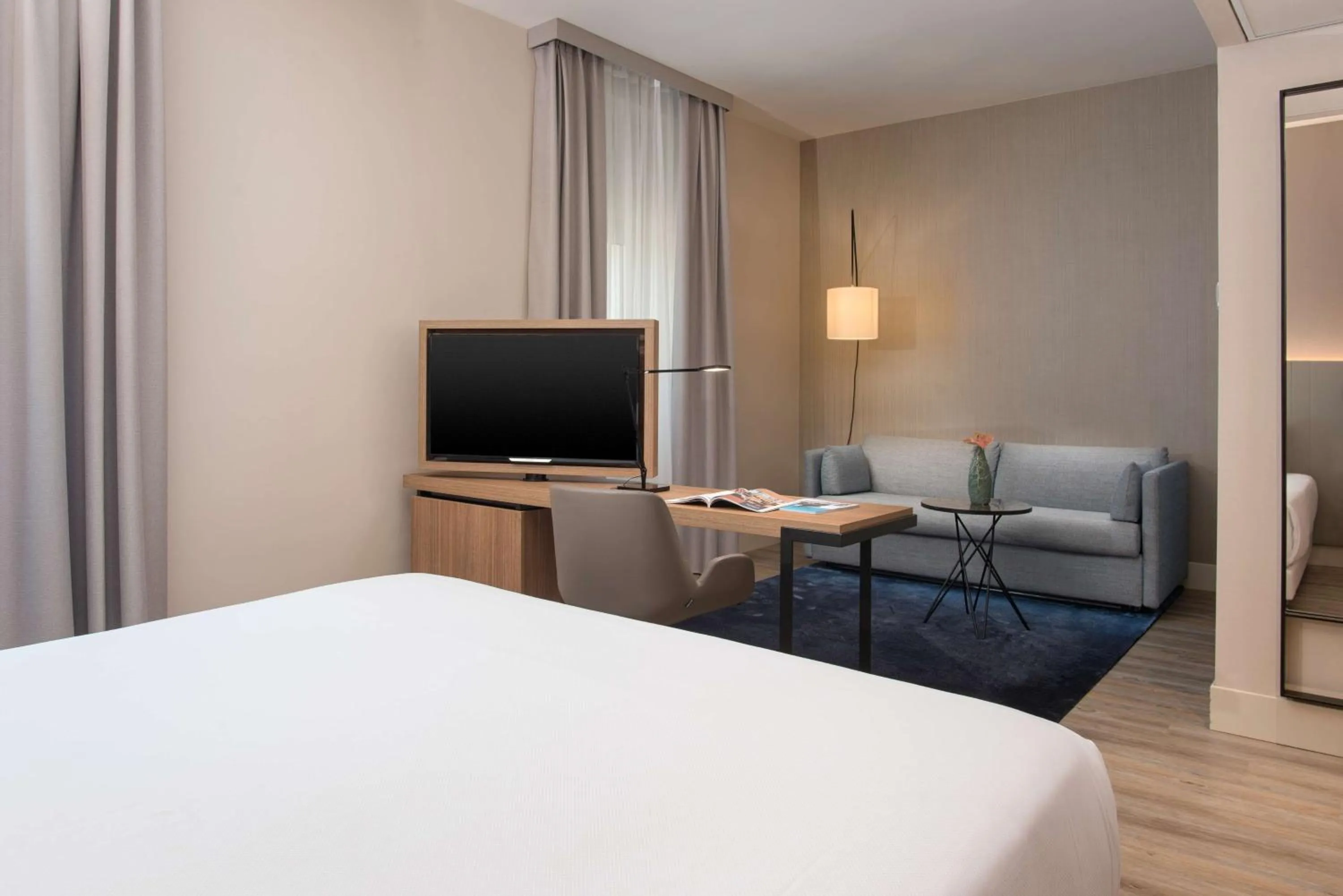 Bedroom, Bed in NH Trieste