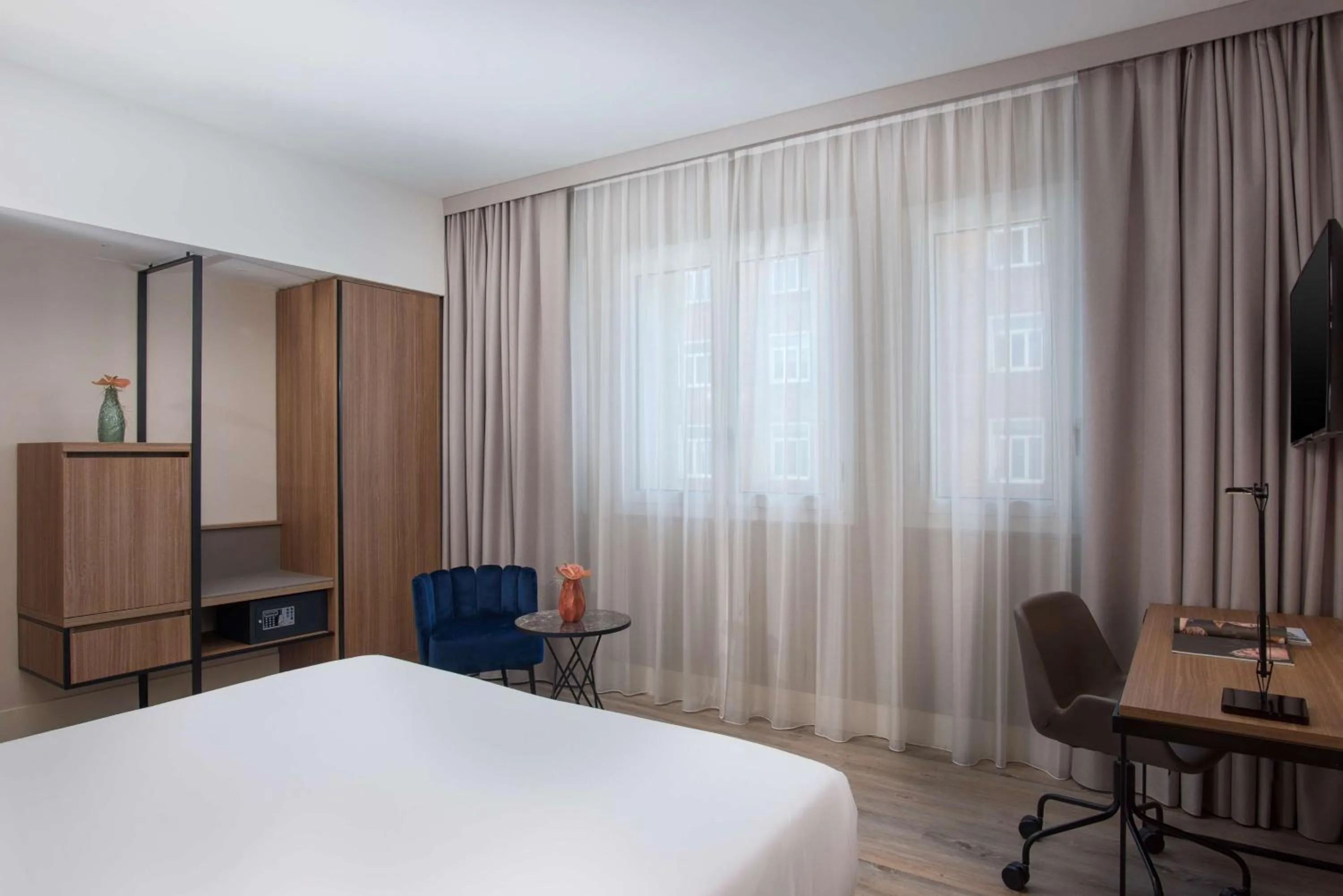 Bedroom, Bed in NH Trieste