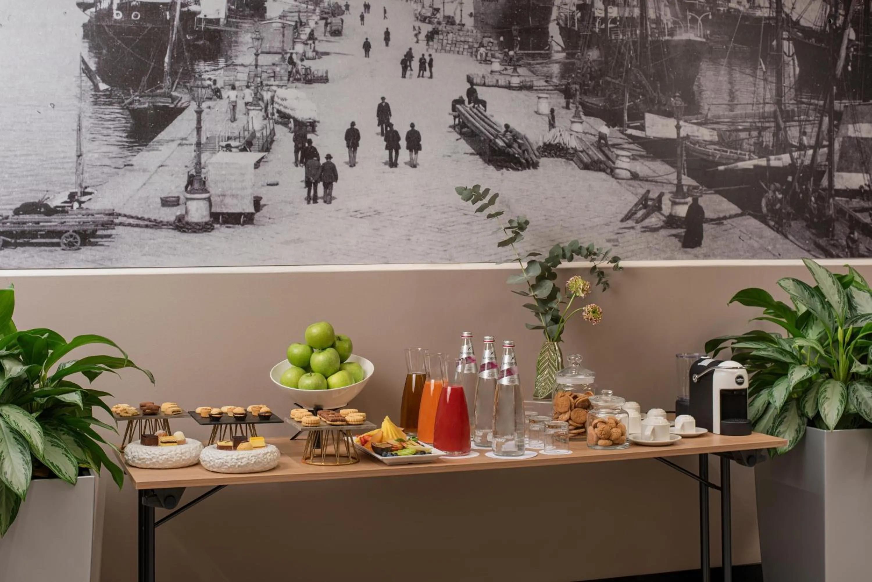 Restaurant/places to eat in NH Trieste