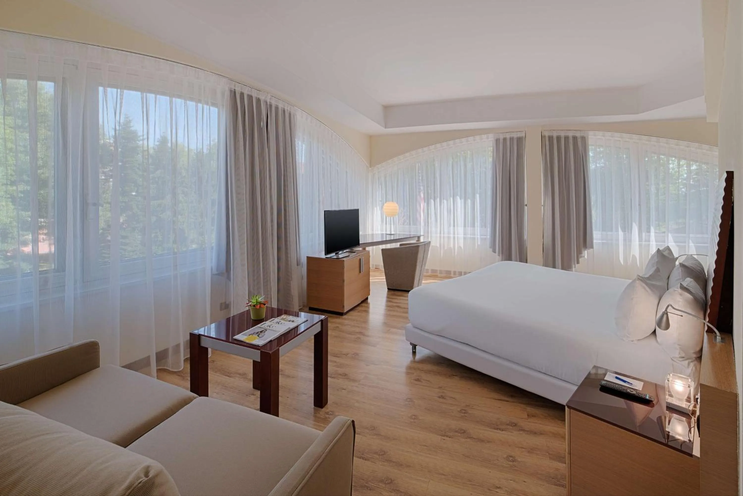 Photo of the whole room, Bed in NH Milano 2