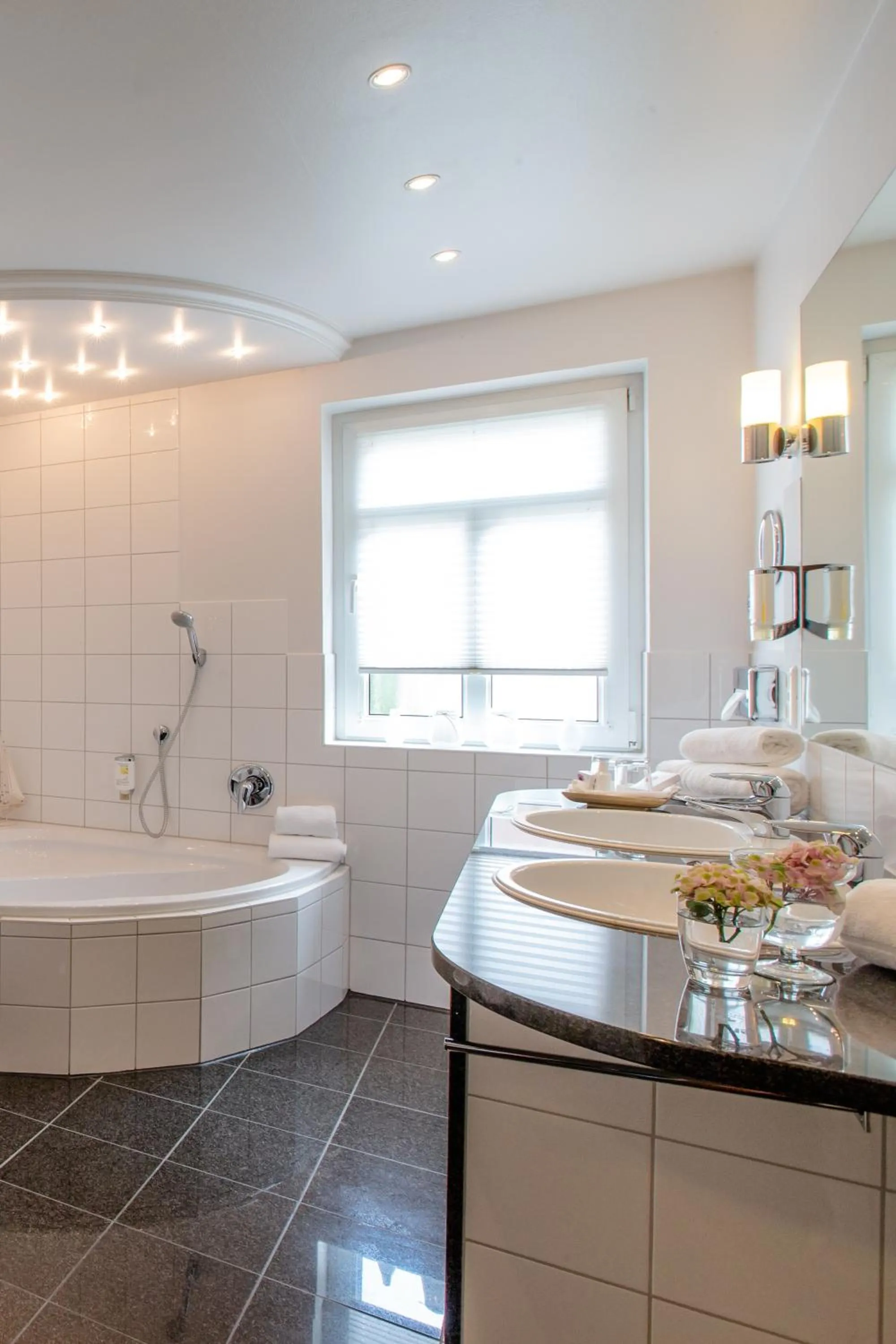 Bathroom in Seehotel Niedernberg - Das Dorf am See