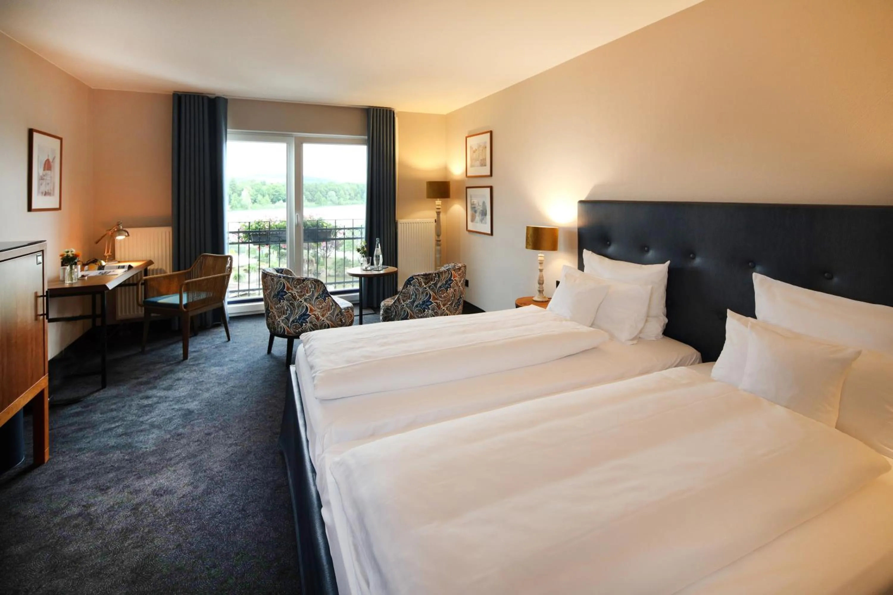 Staff, Bed in Seehotel Niedernberg - Das Dorf am See