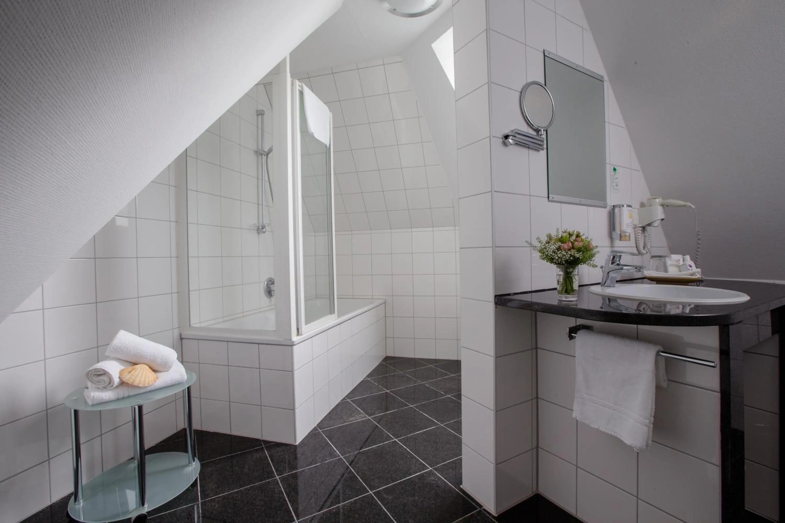 Shower in Seehotel Niedernberg - Das Dorf am See