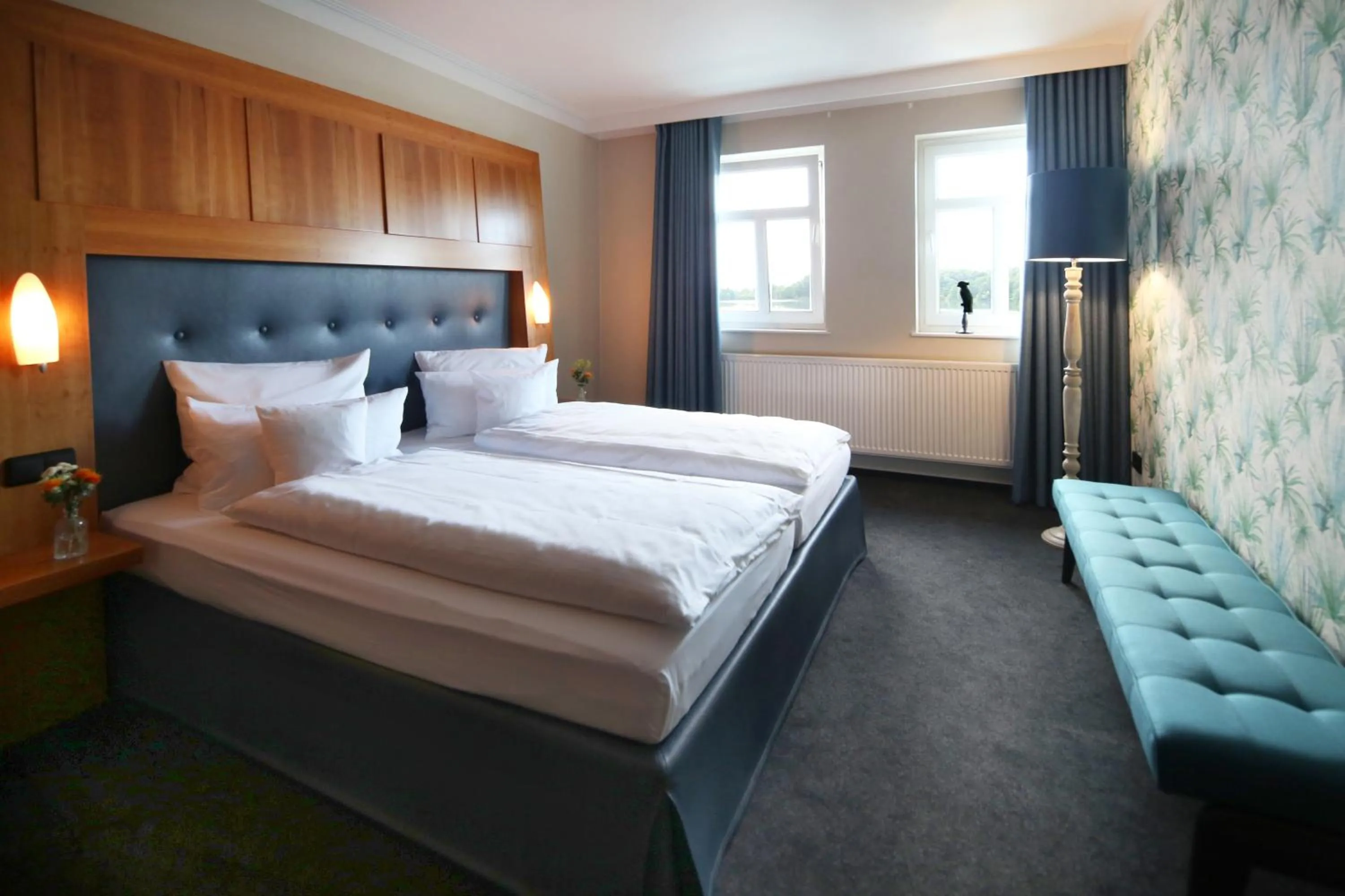 Staff, Bed in Seehotel Niedernberg - Das Dorf am See