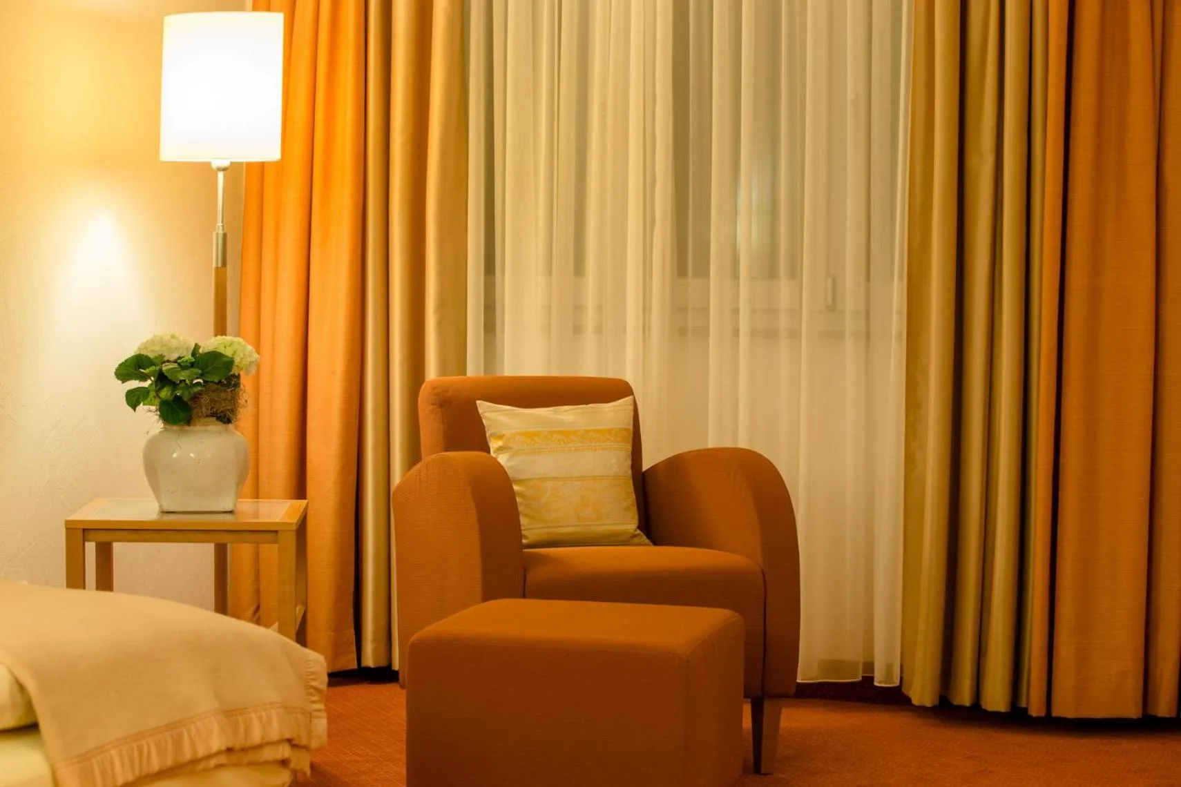 Photo of the whole room, Bed in Seehotel Niedernberg - Das Dorf am See