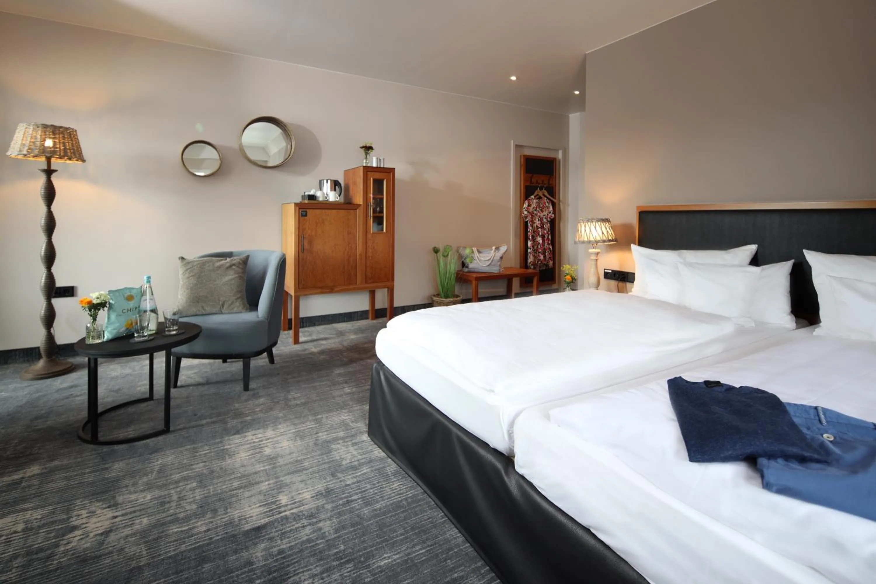 Staff, Bed in Seehotel Niedernberg - Das Dorf am See