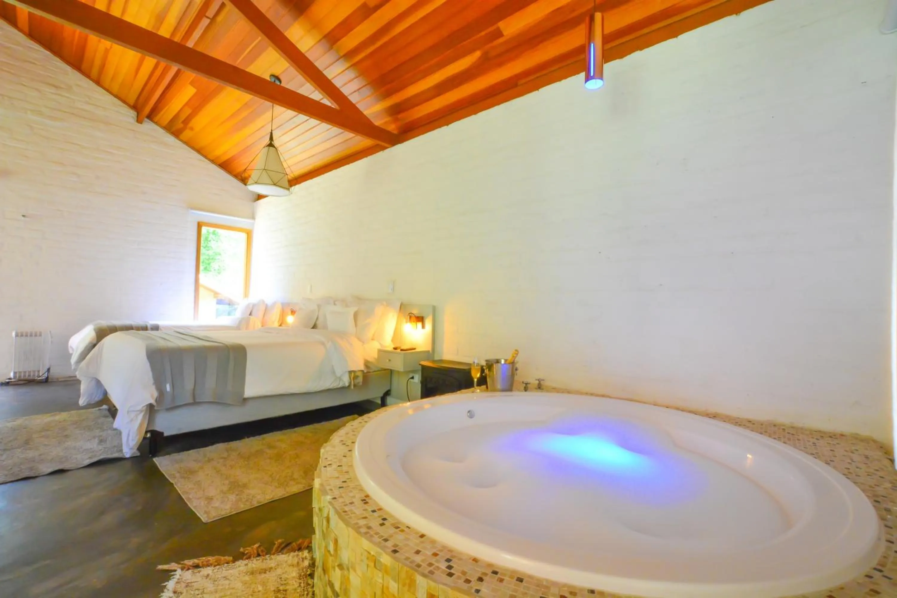 Hot Tub, Bed in Resort Magnifico