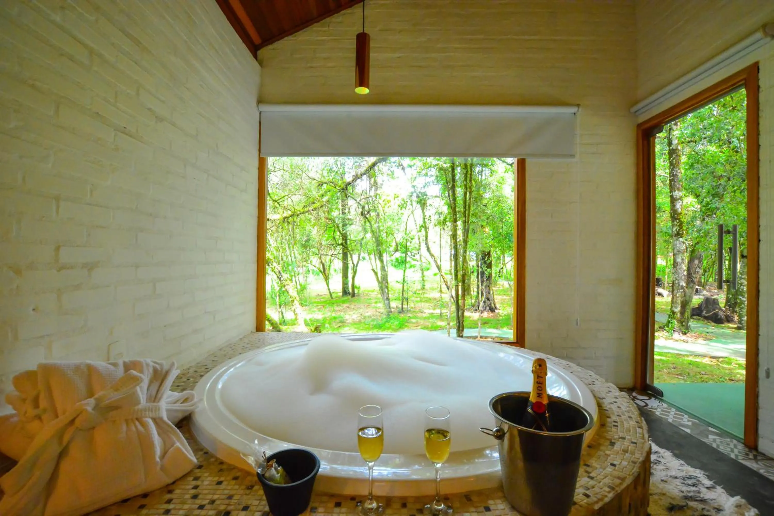 Hot Tub in Resort Magnifico