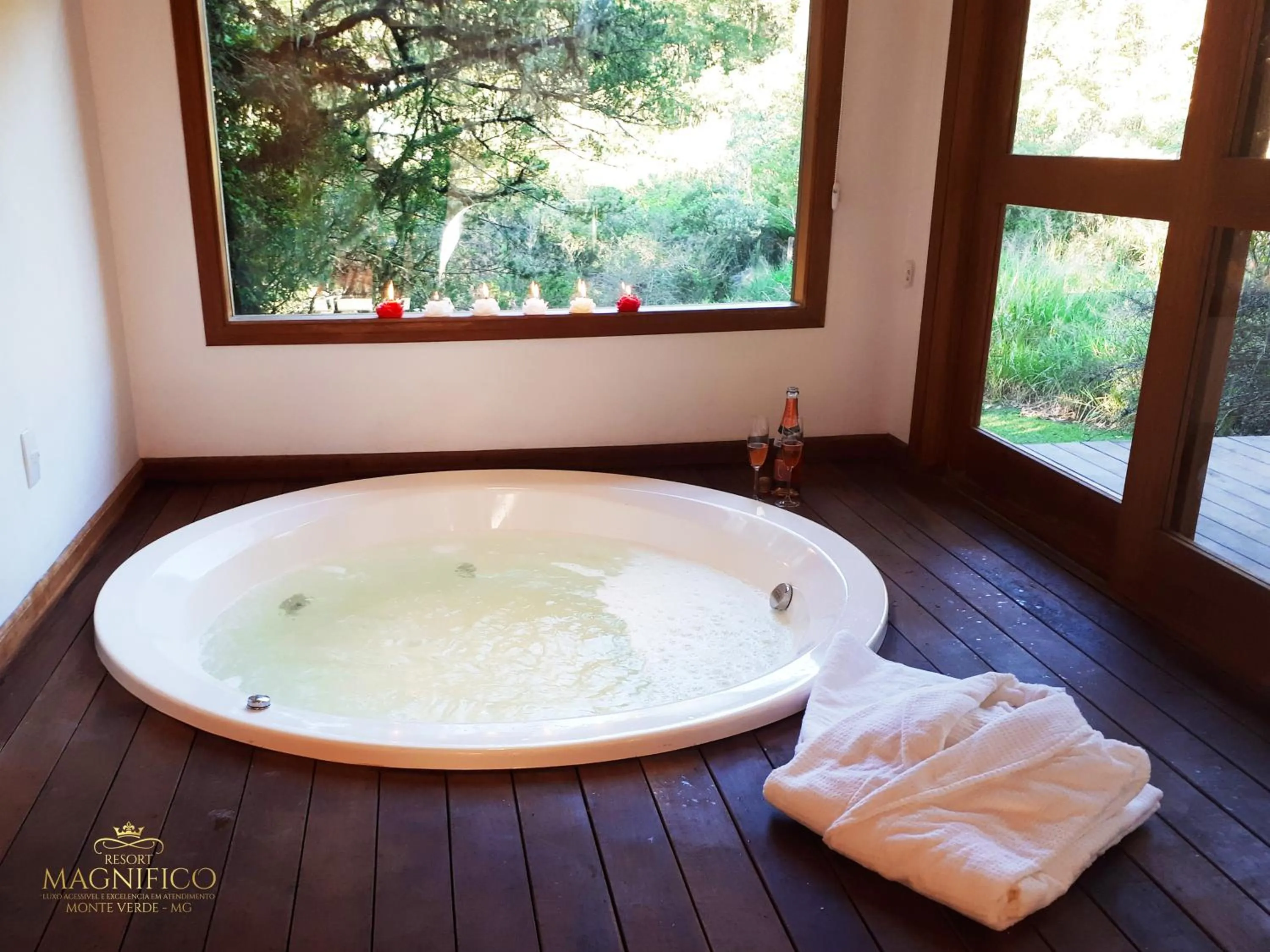 Hot Tub in Resort Magnifico