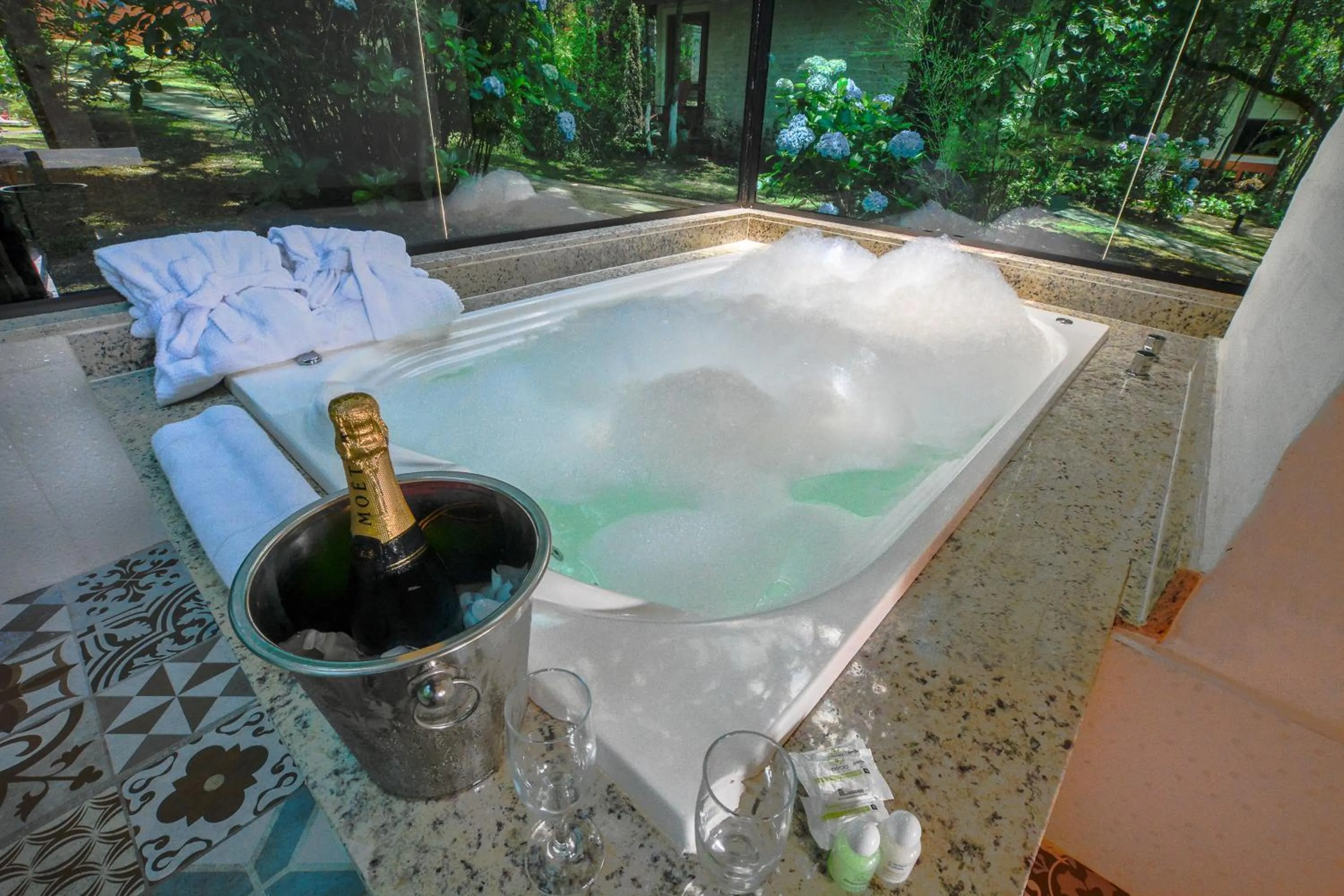 Hot Tub in Resort Magnifico