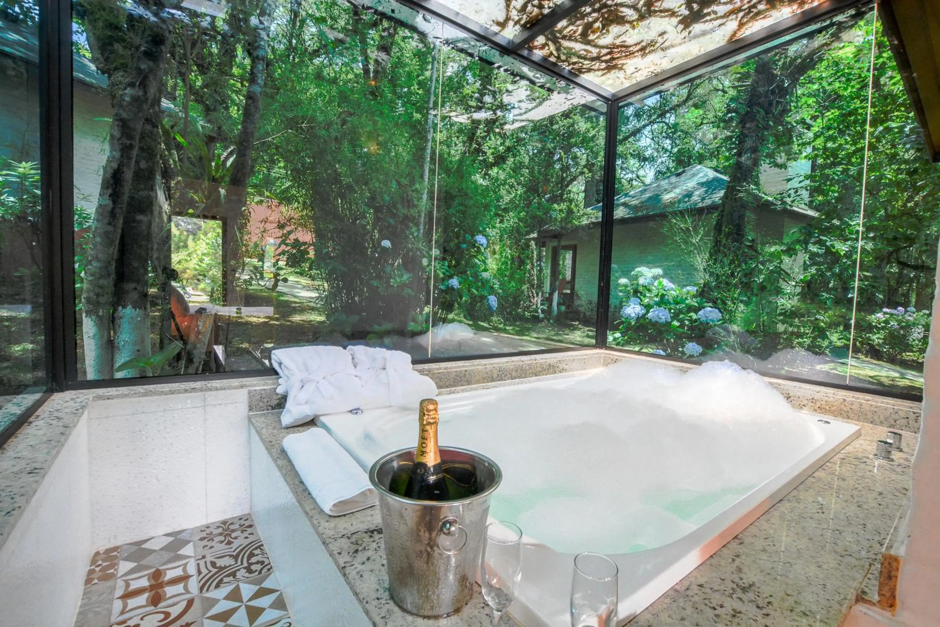 Hot Tub in Resort Magnifico