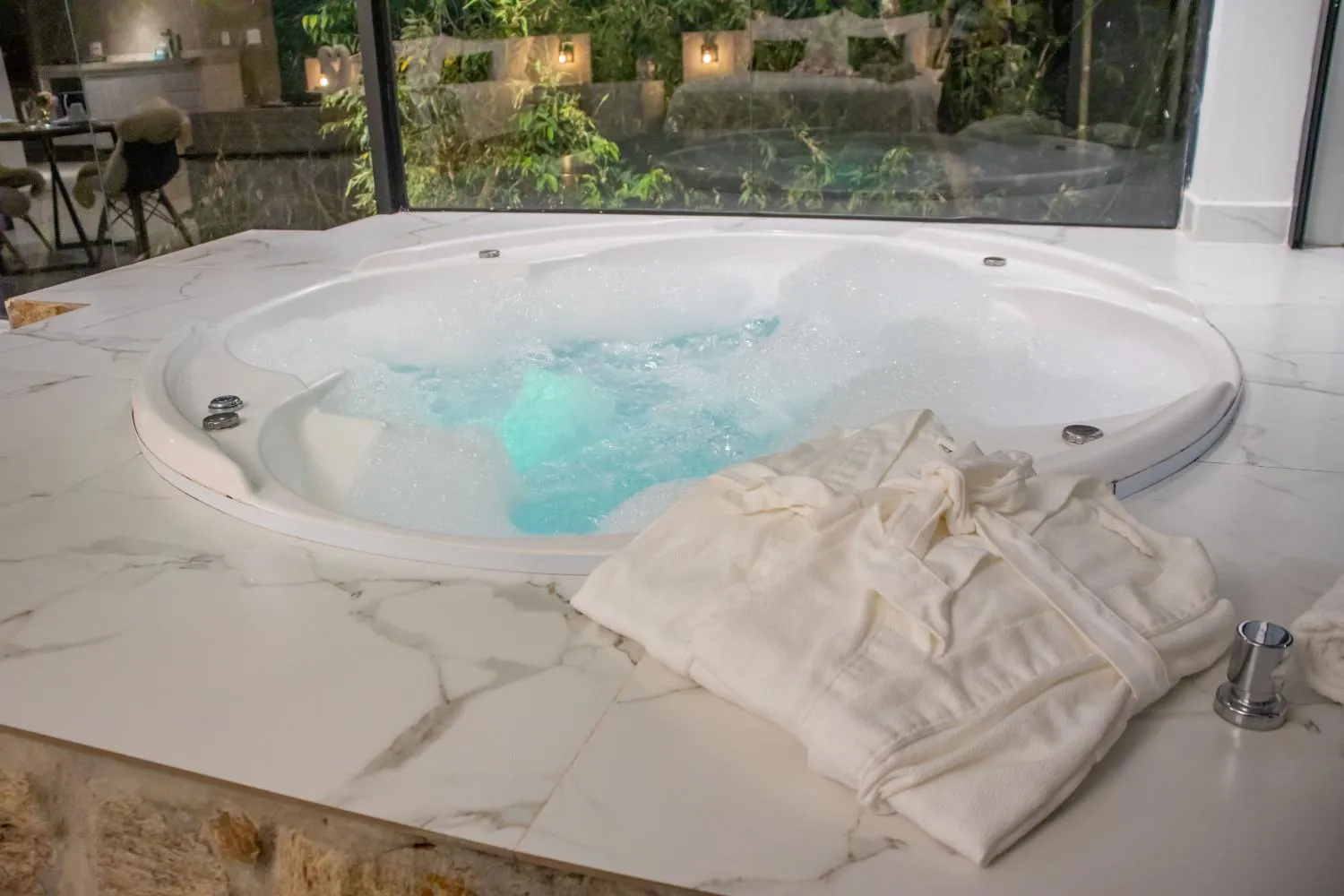 Hot Tub in Resort Magnifico